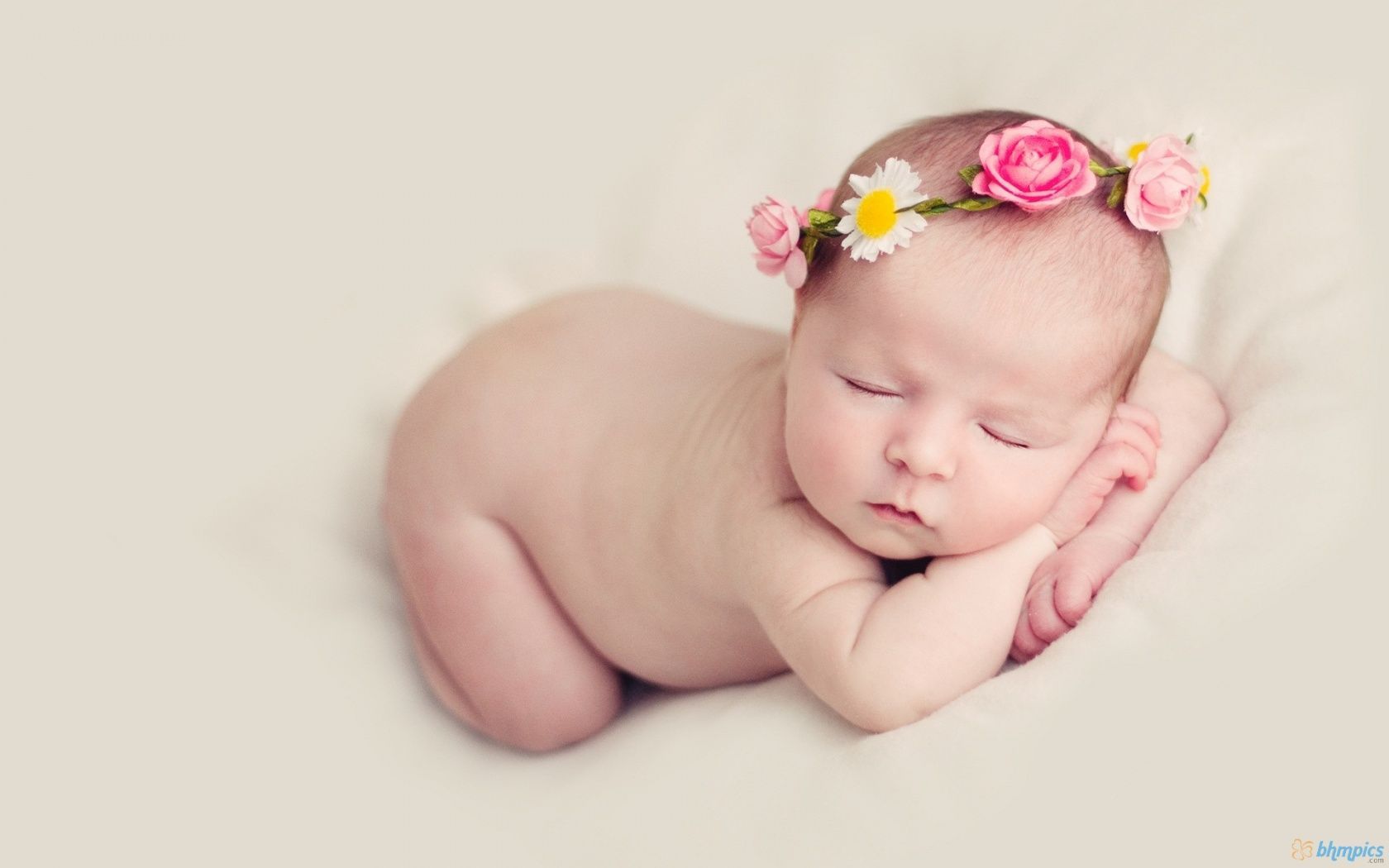 Neonato dormiente con corona fiori, 1680x1050 HD, Desktop