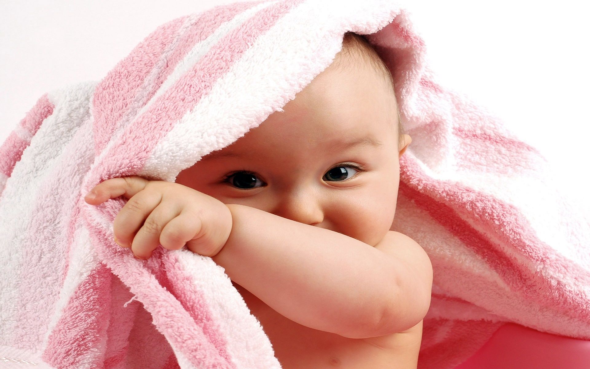 bambino con asciugamano rosa, 1920x1200 WUXGA, PC Desktop