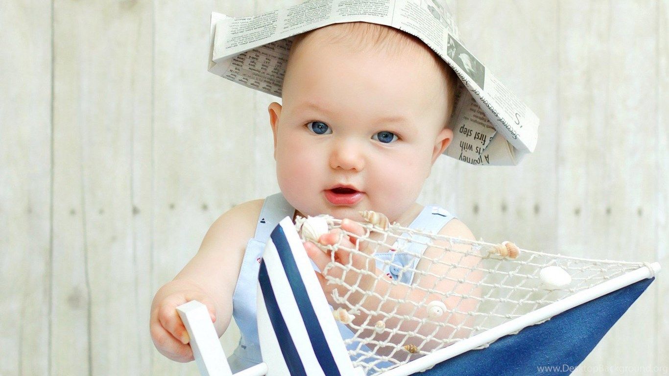 Bebè con cappello di carta, 1366x768 HD, Desktop