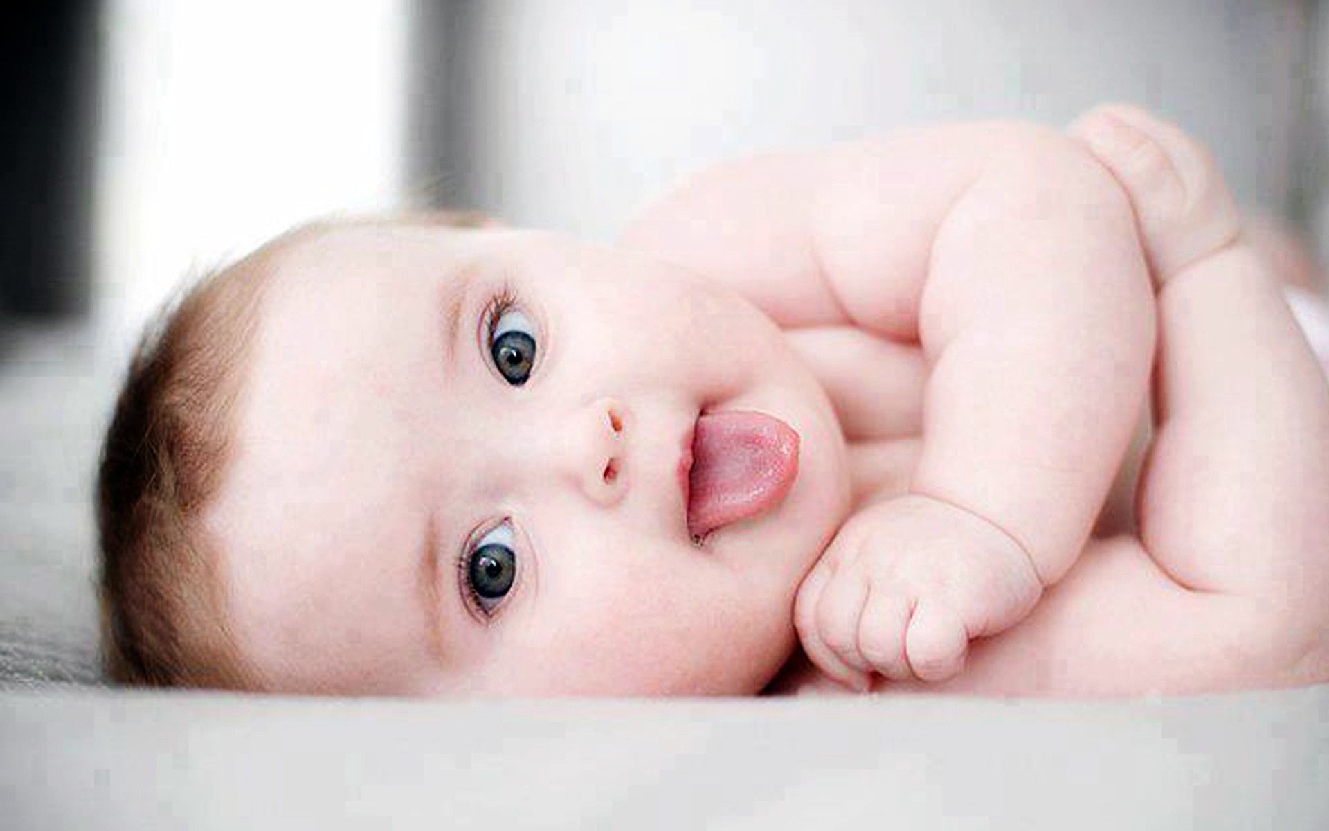 Neonato con occhi azzurri, 1920x1200 Full HD+ WUXGA, Desktop