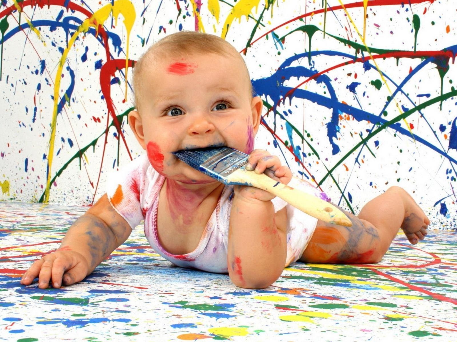Bambino con pennello e vernice colorata, 1600x1200 HD, ROG Asus Laptop