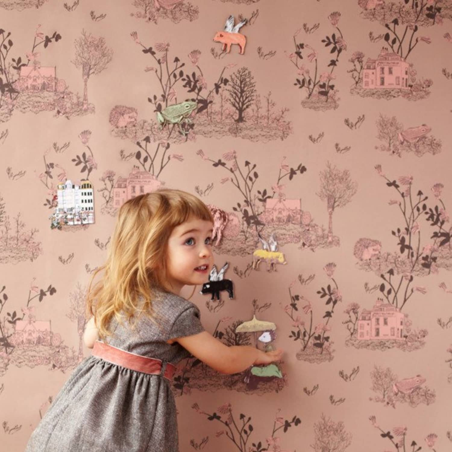 Bambina con carta da parati rosa animali, 1500x1500 720p, PC