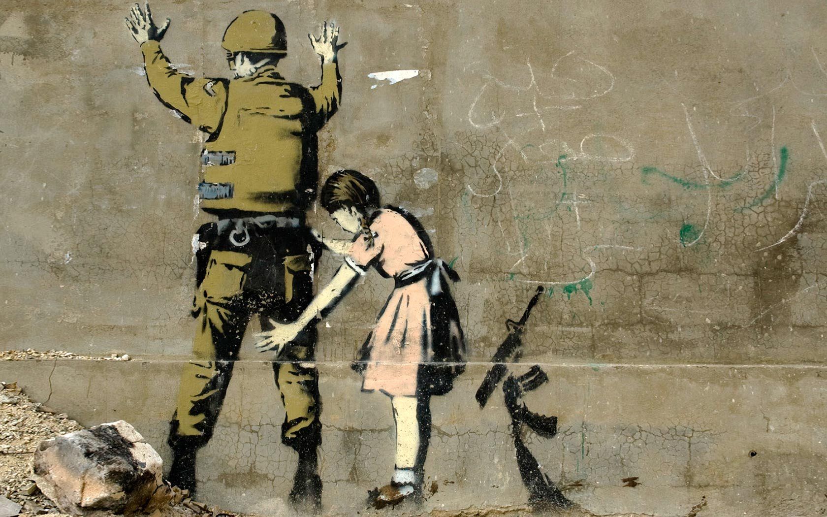 Bambina perquisisce soldato Banksy, 1680x1050 900p, Laptop