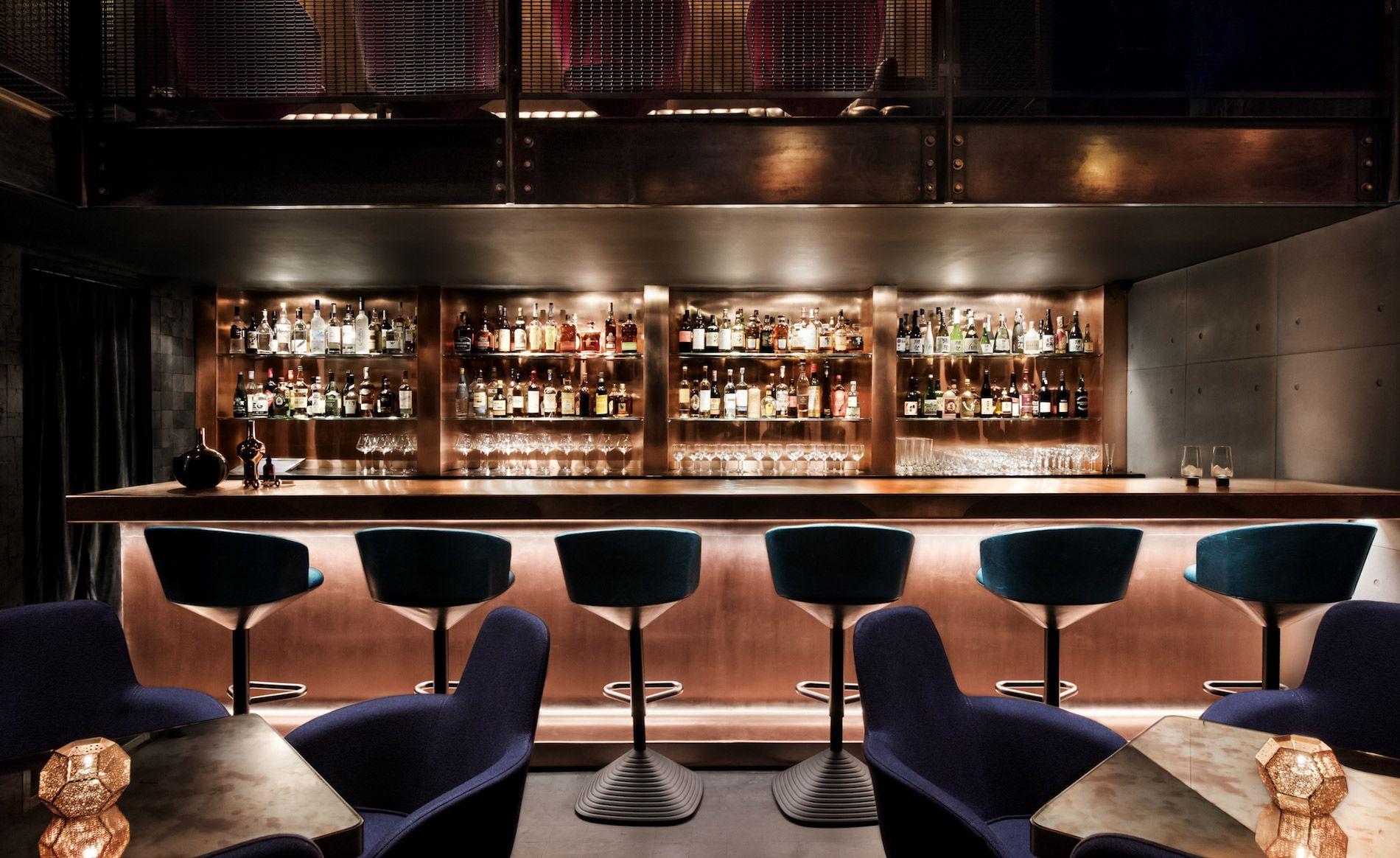 Bancone bar elegante scuro, 1900x1164 HD Ready, iMac