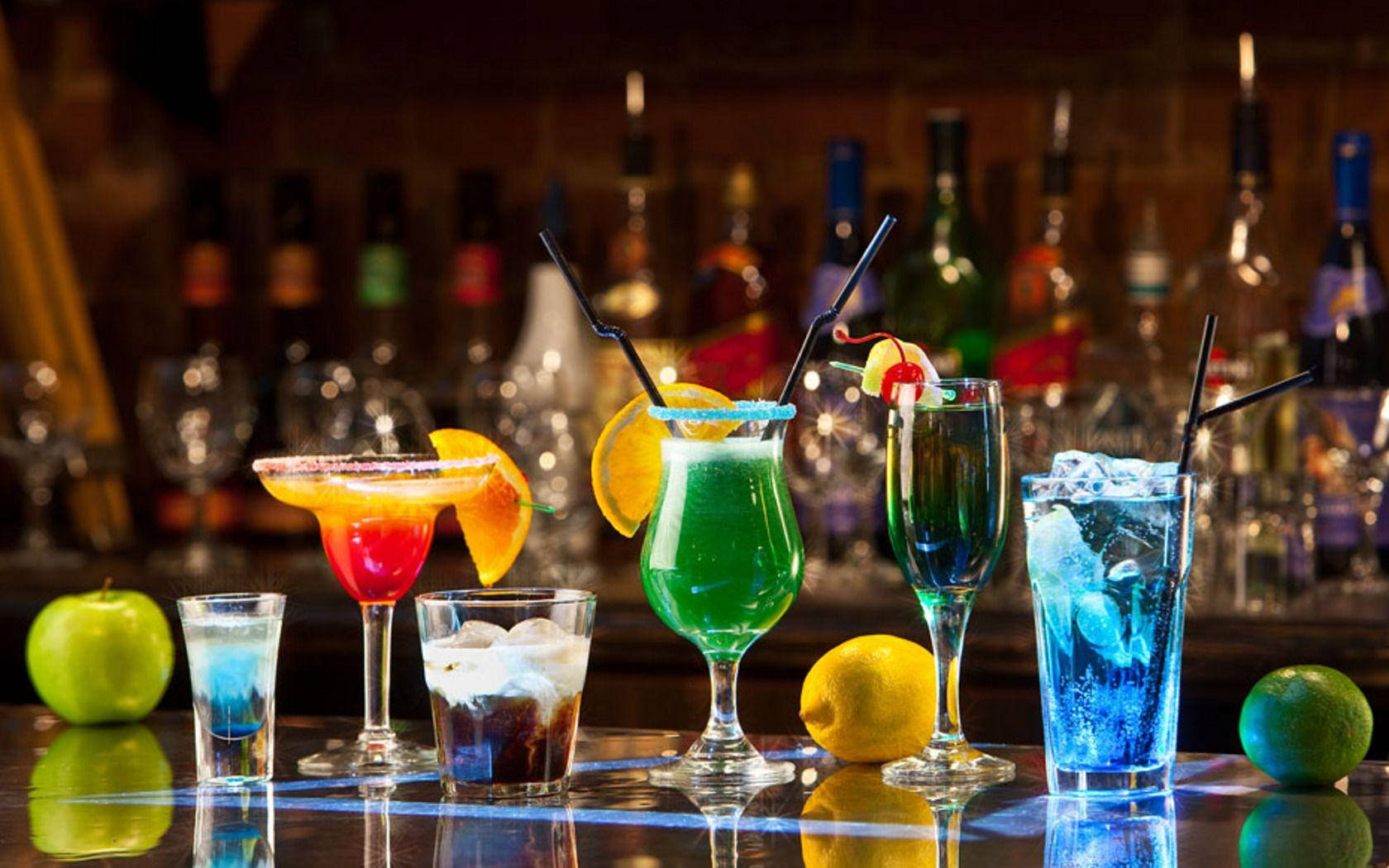 Cocktail colorati bancone bar, 1680x1050 900p, Laptop