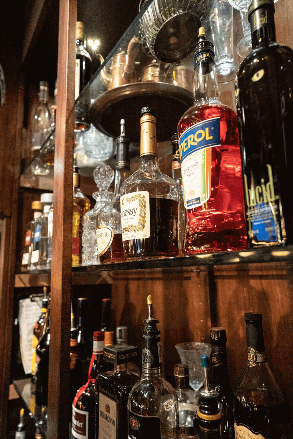 Bottiglie liquori scaffale bar, 1024x1536 Verticale, Mobile