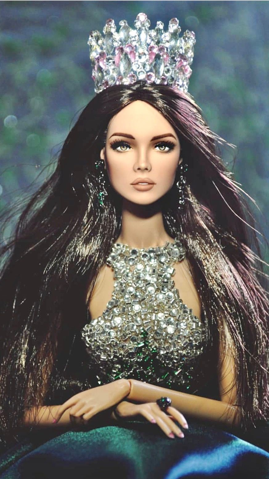 Bambola Barbie con corona, 873x1552 Full HD Verticale, Smartphone