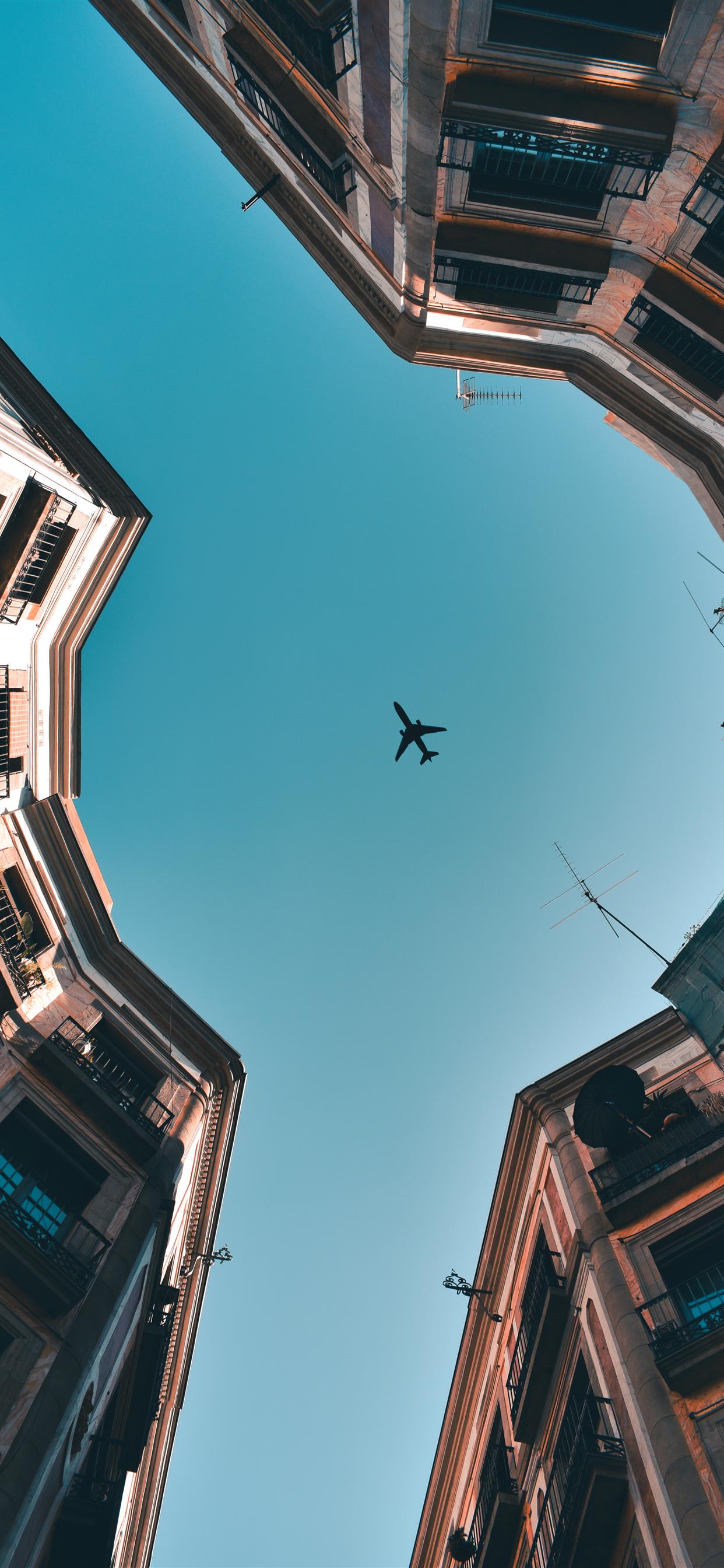 Aereo tra edifici Barcellona, 1242x2688 Verticale, iPhone Pro Max
