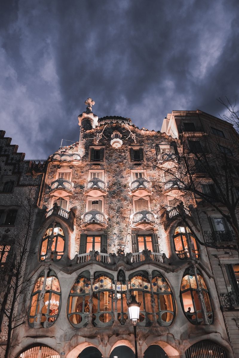 Casa Batlló Barcellona notturna, FC Barcelona, 800x1200 Full HD Verticale, iPhone Pro Max