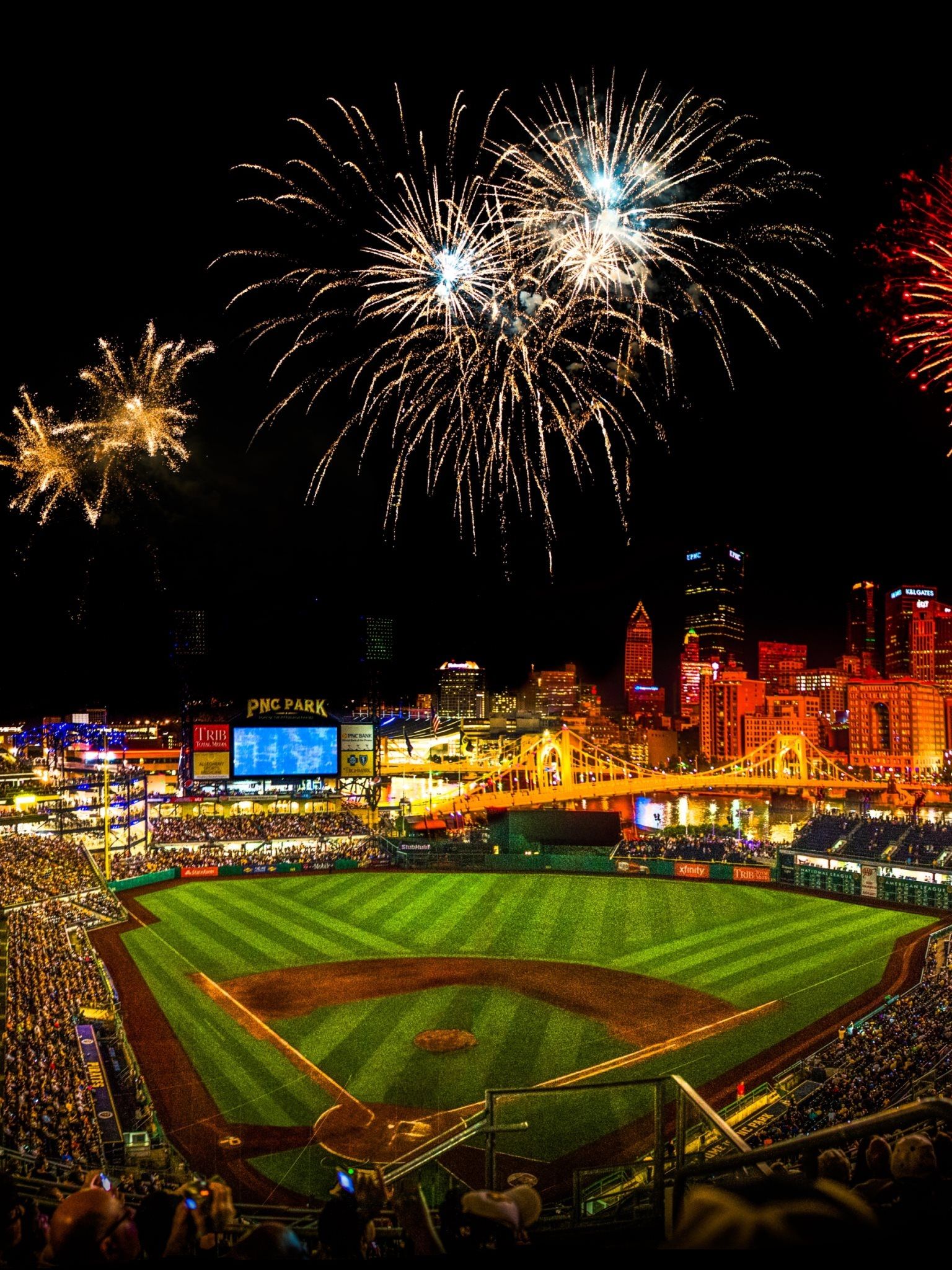 Stadio baseball fuochi d'artificio notte, 1536x2048 Full HD Verticale, Smartphone
