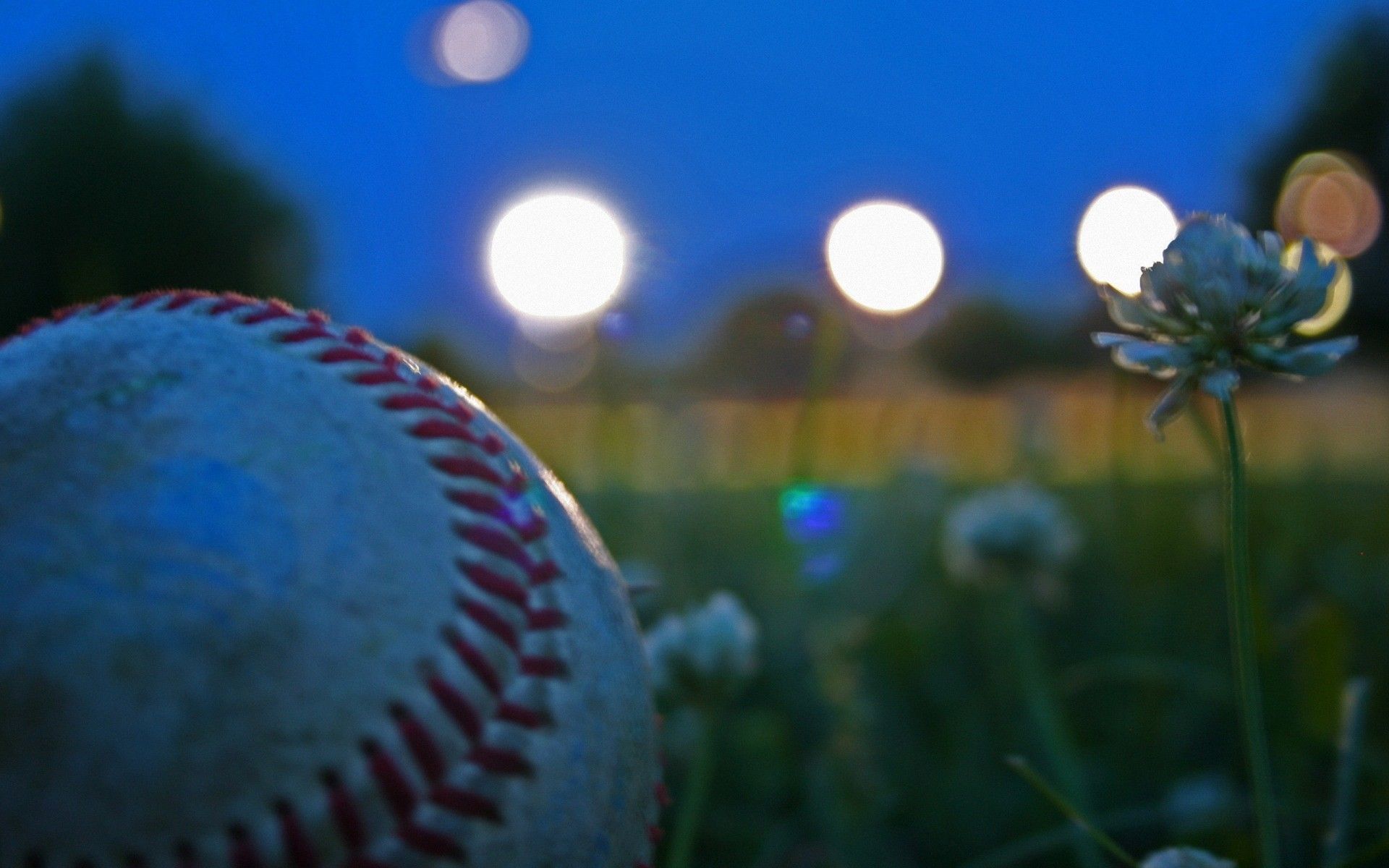 Palla da baseball su base, 2048x1364 Hi-Res, PC Desktop