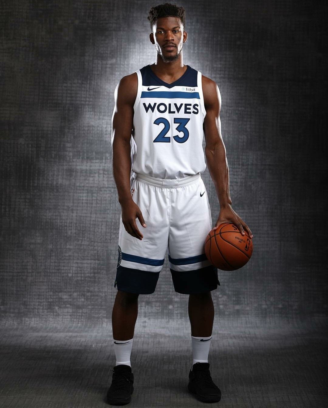Giocatore basket Timberwolves numero 23, 1080x1343 Full HD Verticale, Smartphone