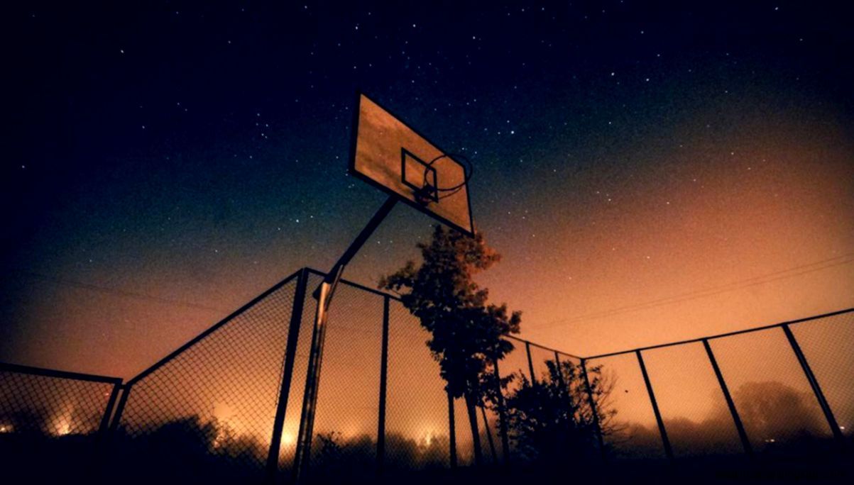 Dito che accende lampadina in fiamme, 1920x1200 Full HD+ WUXGA, Laptop