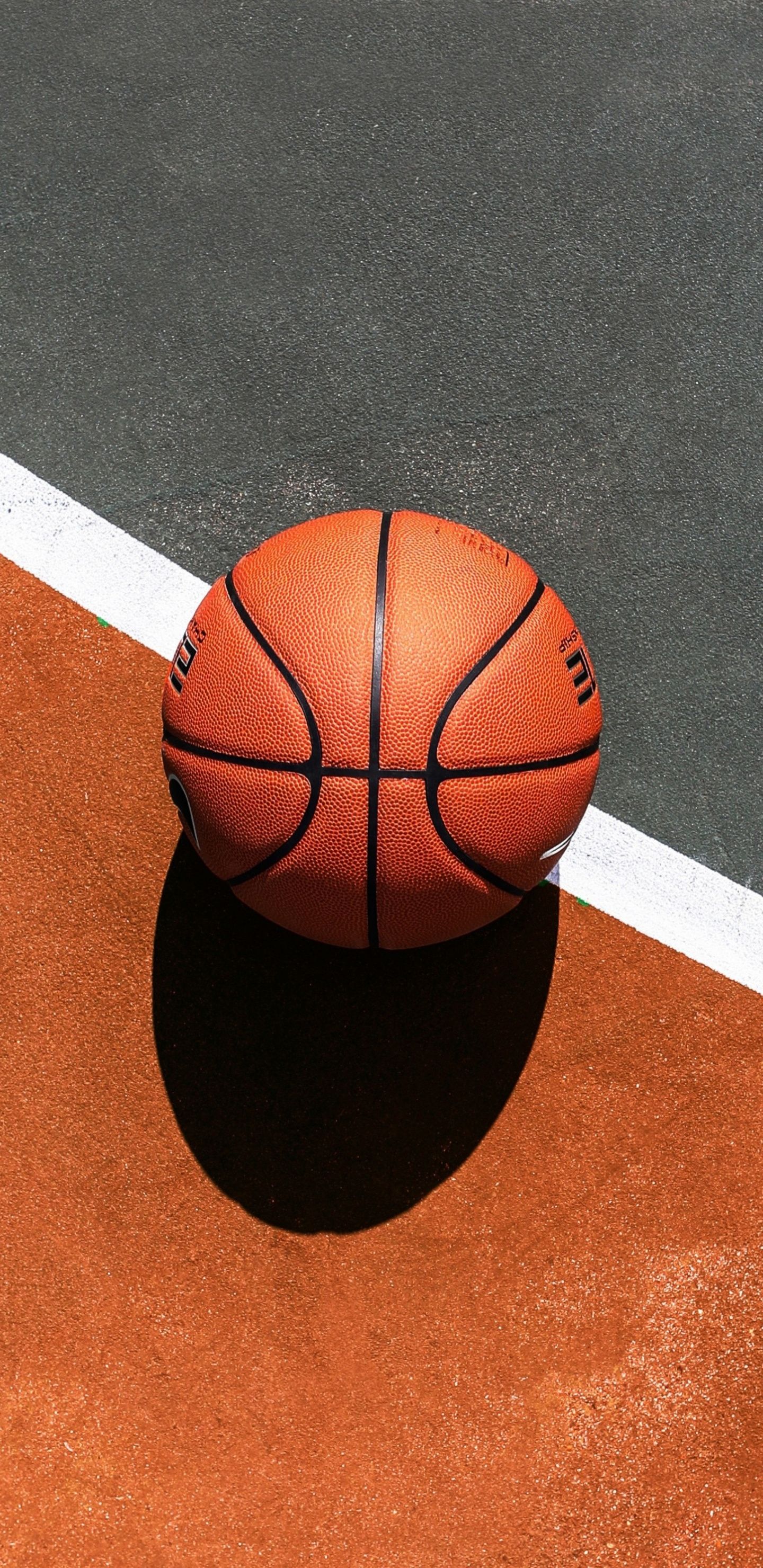 Pallone da basket su campo, 1440x2960 Verticale, Mobile