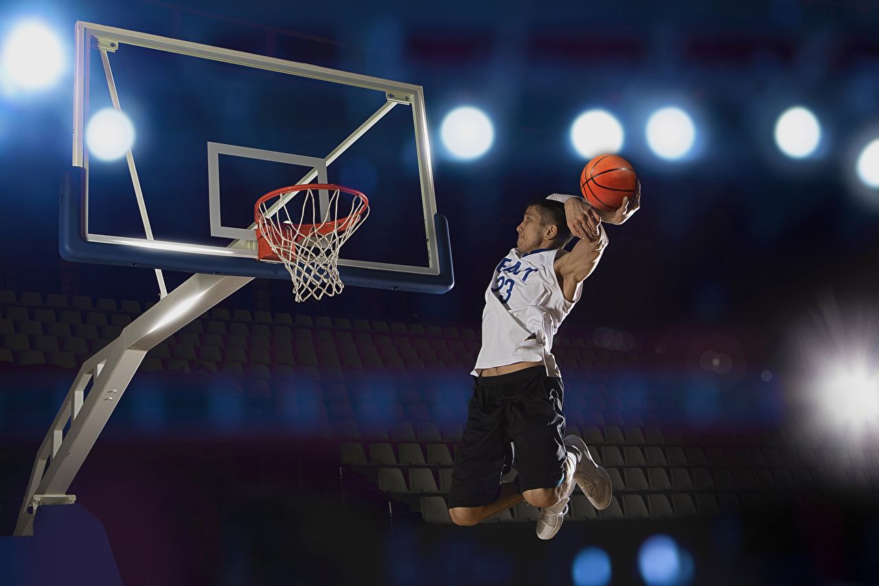 Giocatore basket schiaccia canestro, 1280x853 720p, PC