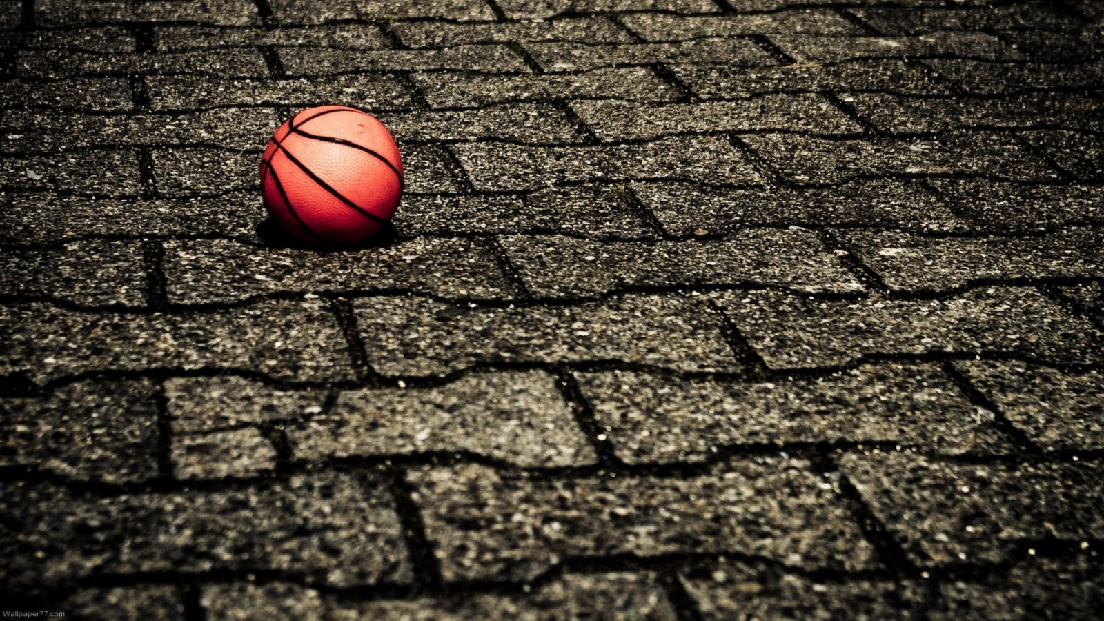 Pallone da basket su ciottoli, 1600x900 HD, Desktop