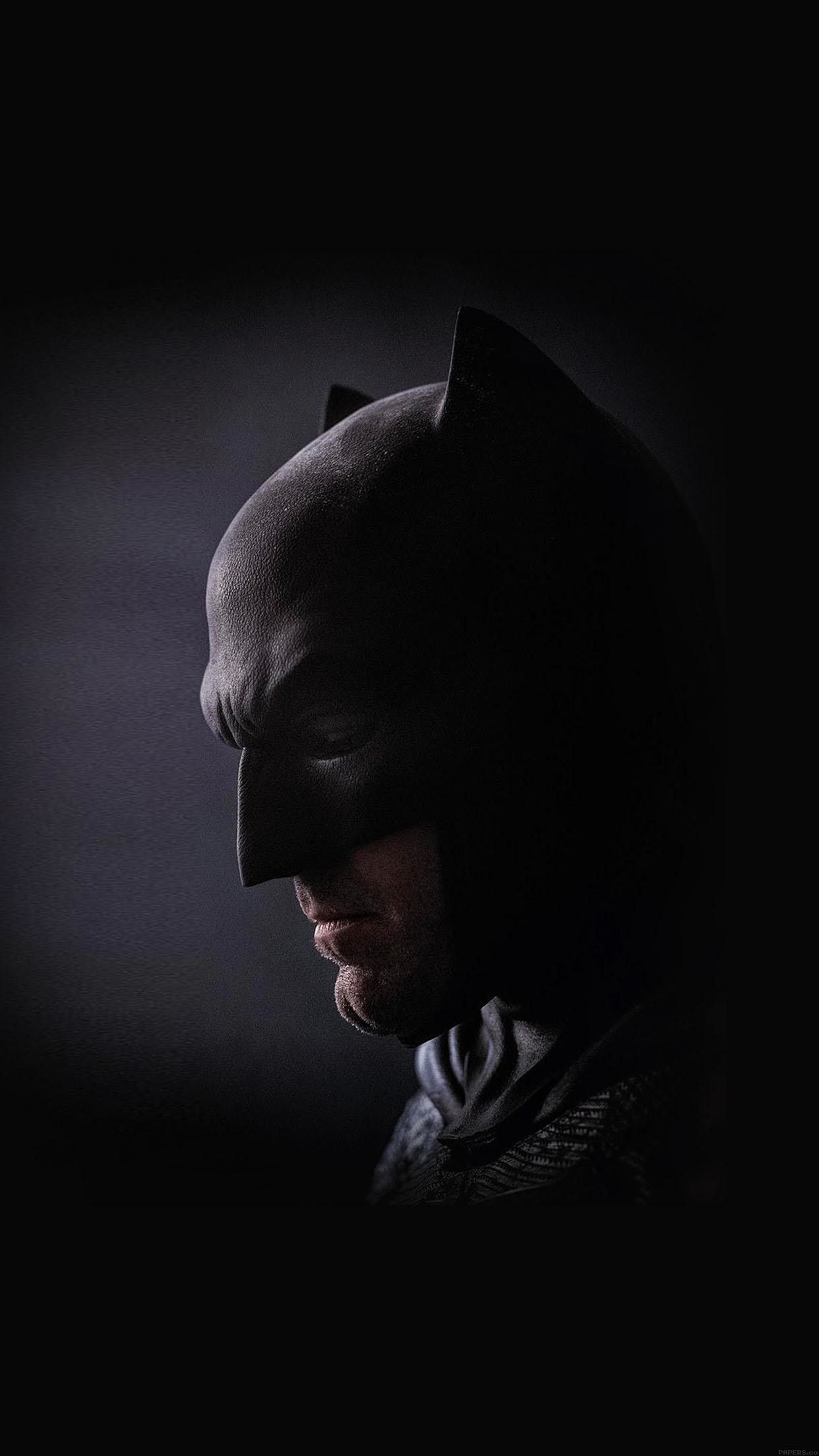 Batman accovacciato nel buio, 1028x1920 Verticale, iPhone