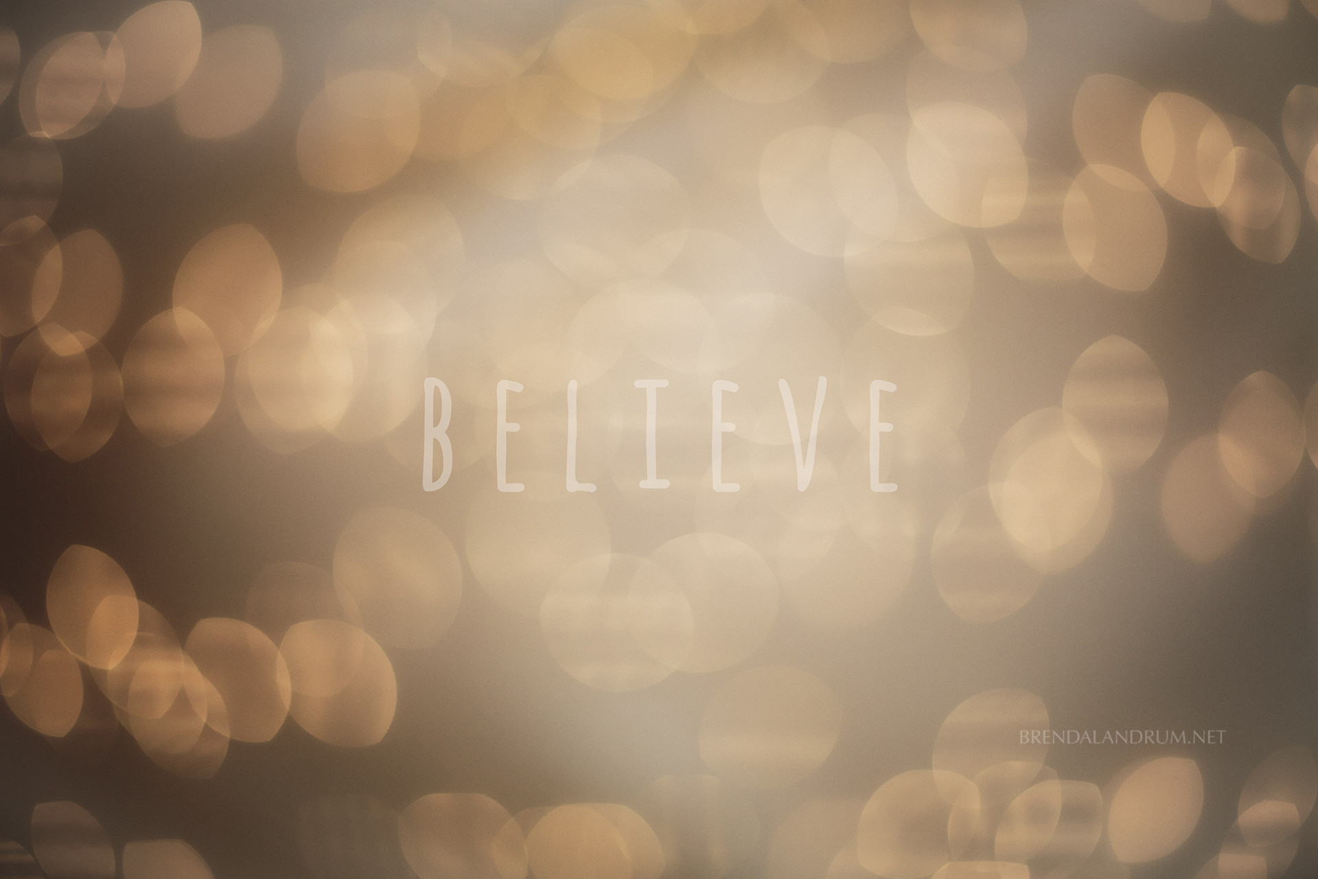 Scritta Believe su luci bokeh, 1920x1280 Full HD+ WUXGA, Monitor Gaming
