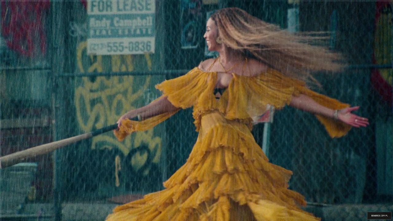 Donna abito giallo, mazza da baseball, 1280x720 HD, Desktop