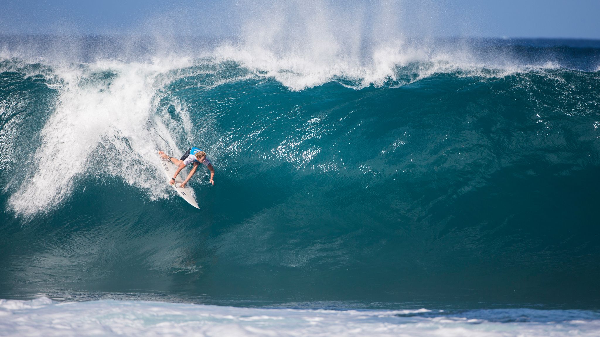 Surfista su onda oceanica, 2048x1152 Hi-Res, Desktop