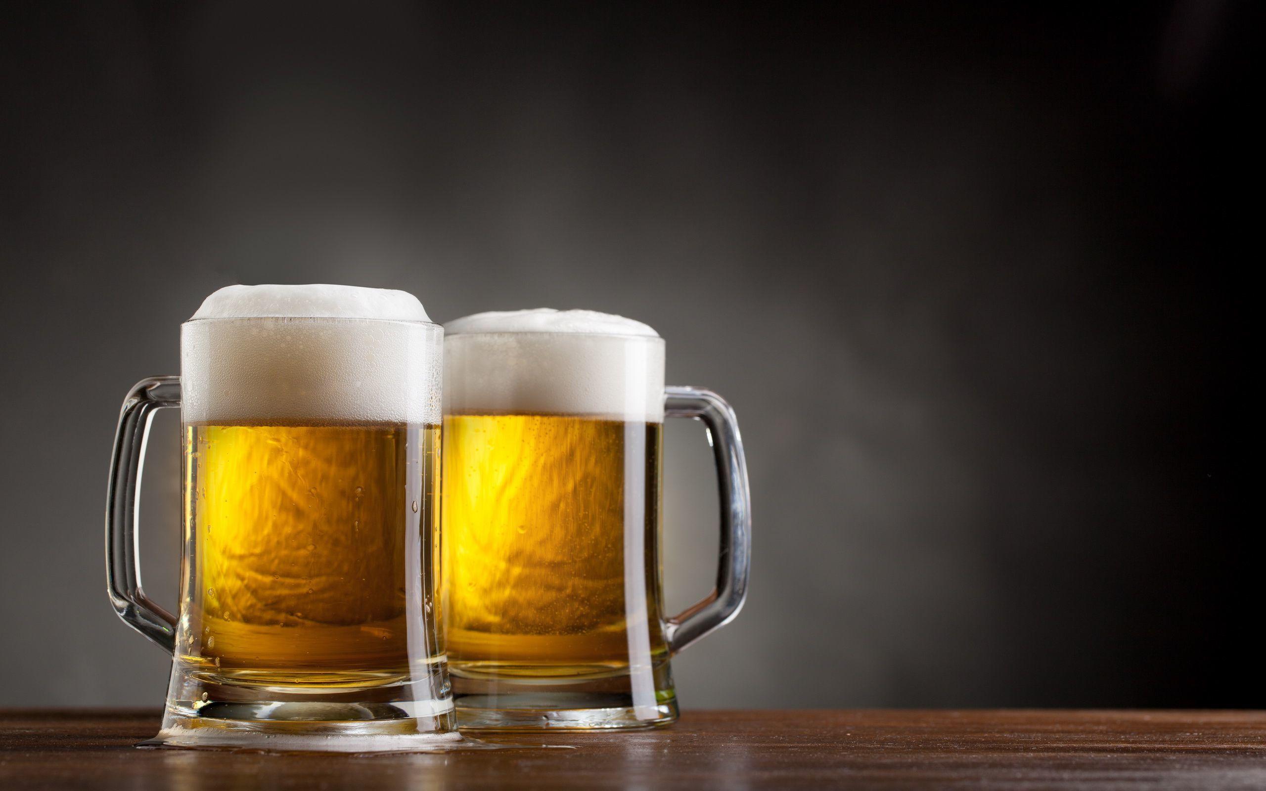 Due boccali di birra, 2560x1600 2K+, MacBook Pro