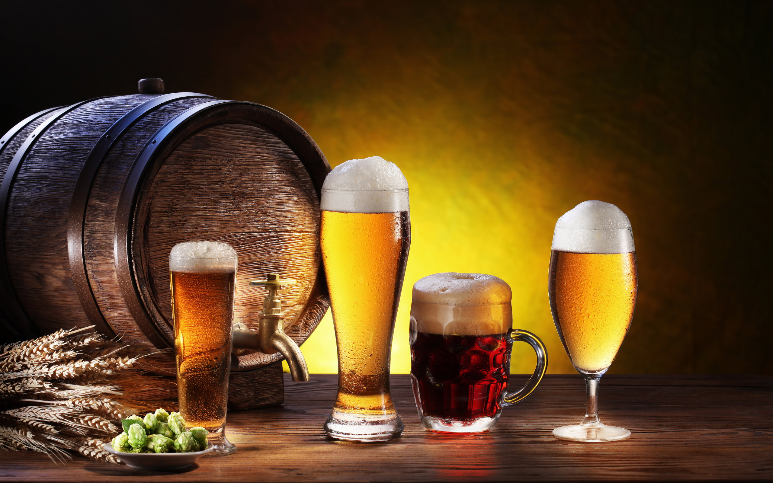 Bicchieri di birra e botte, 2560x1600 2K, Desktop