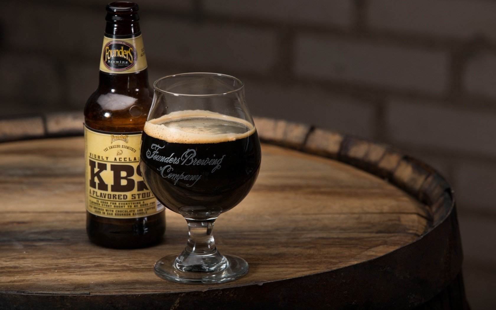 Birra scura Founders KBS bottiglia, 1680x1050 900p, PC