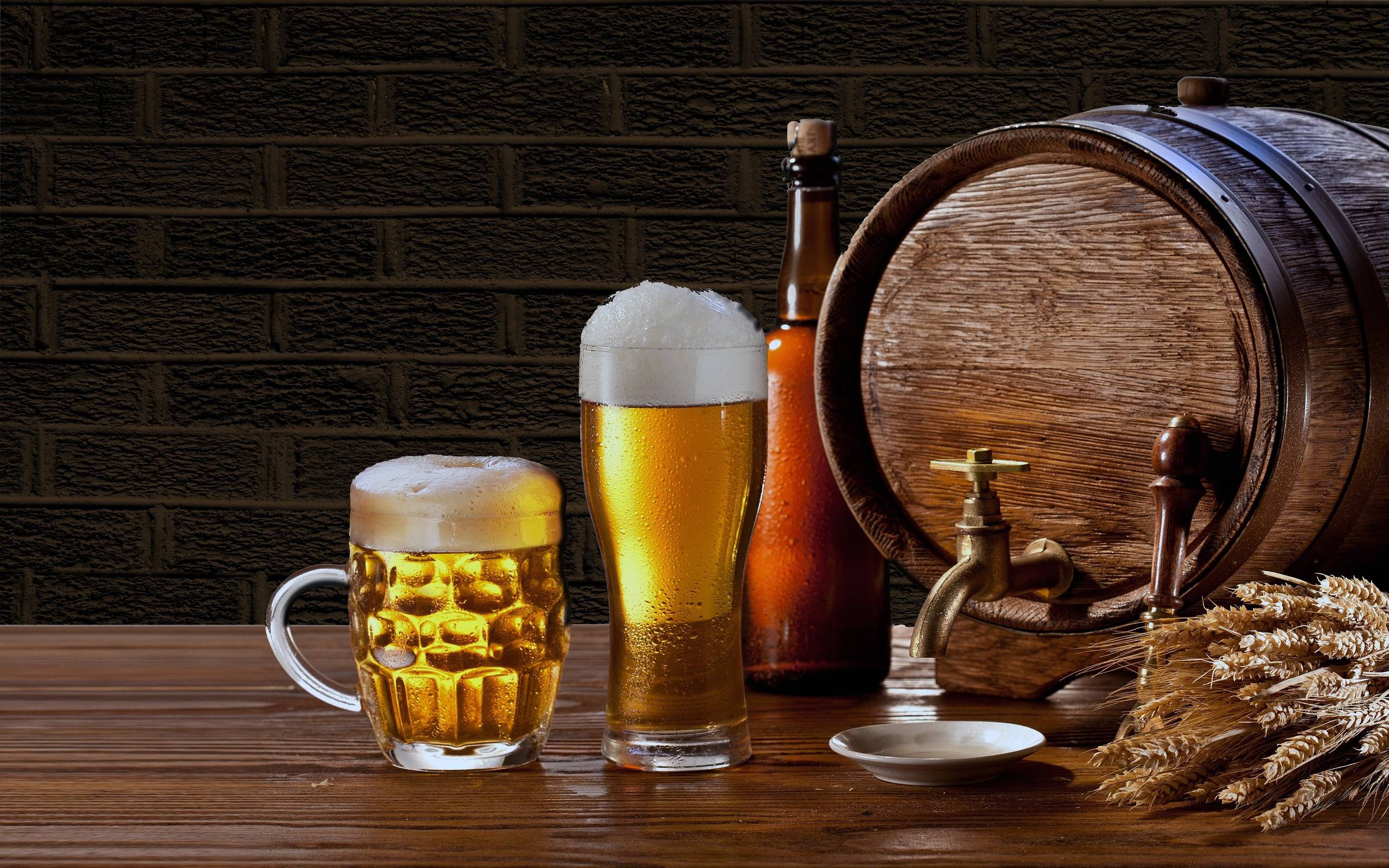 Boccale birra e botte legno, 2560x1600 2K+, Desktop