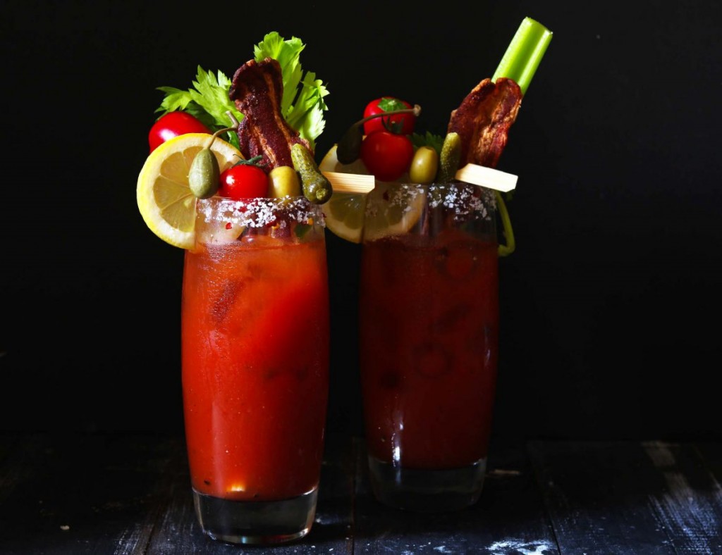 Cocktail Bloody Mary con guarnizioni, 1024x788 HD, PC