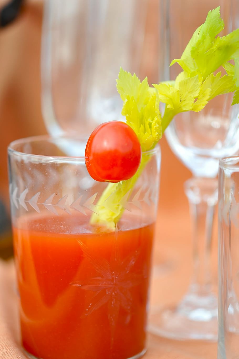 Cocktail Bloody Mary al bancone, 1944x1296 Full HD+ WUXGA, Laptop