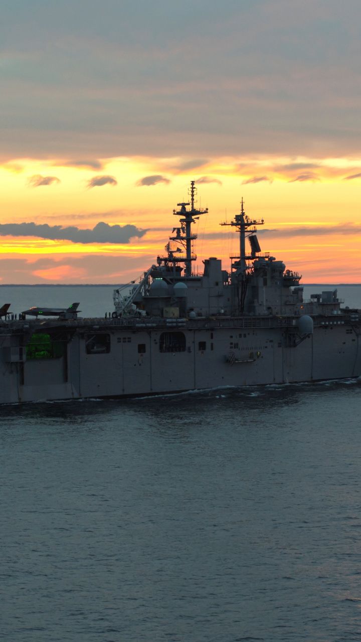 Nave militare al tramonto, 720x1280 Verticale, Telefono