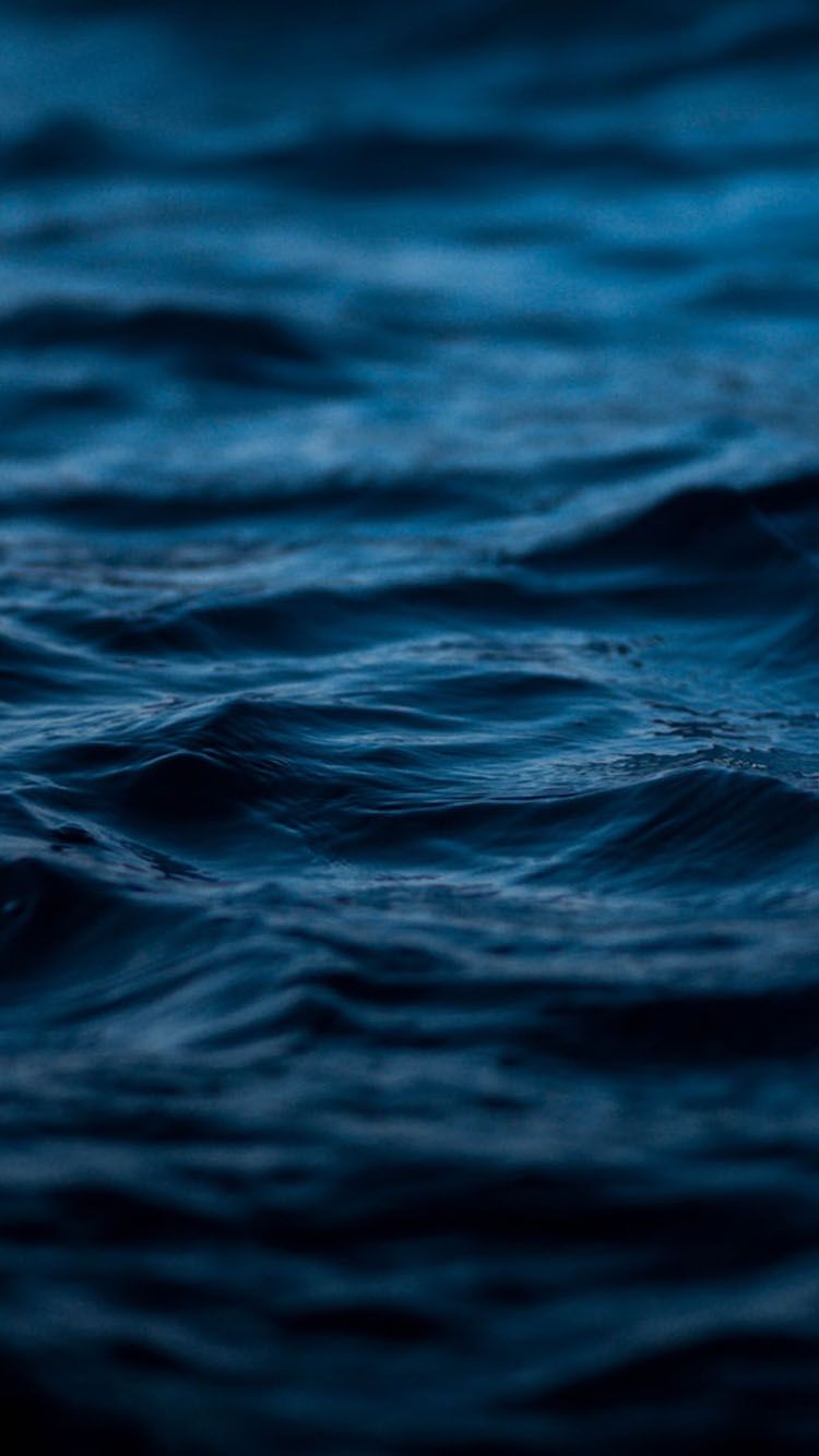 Acqua blu scura ondulata, 750x1334 Verticale, Mobile