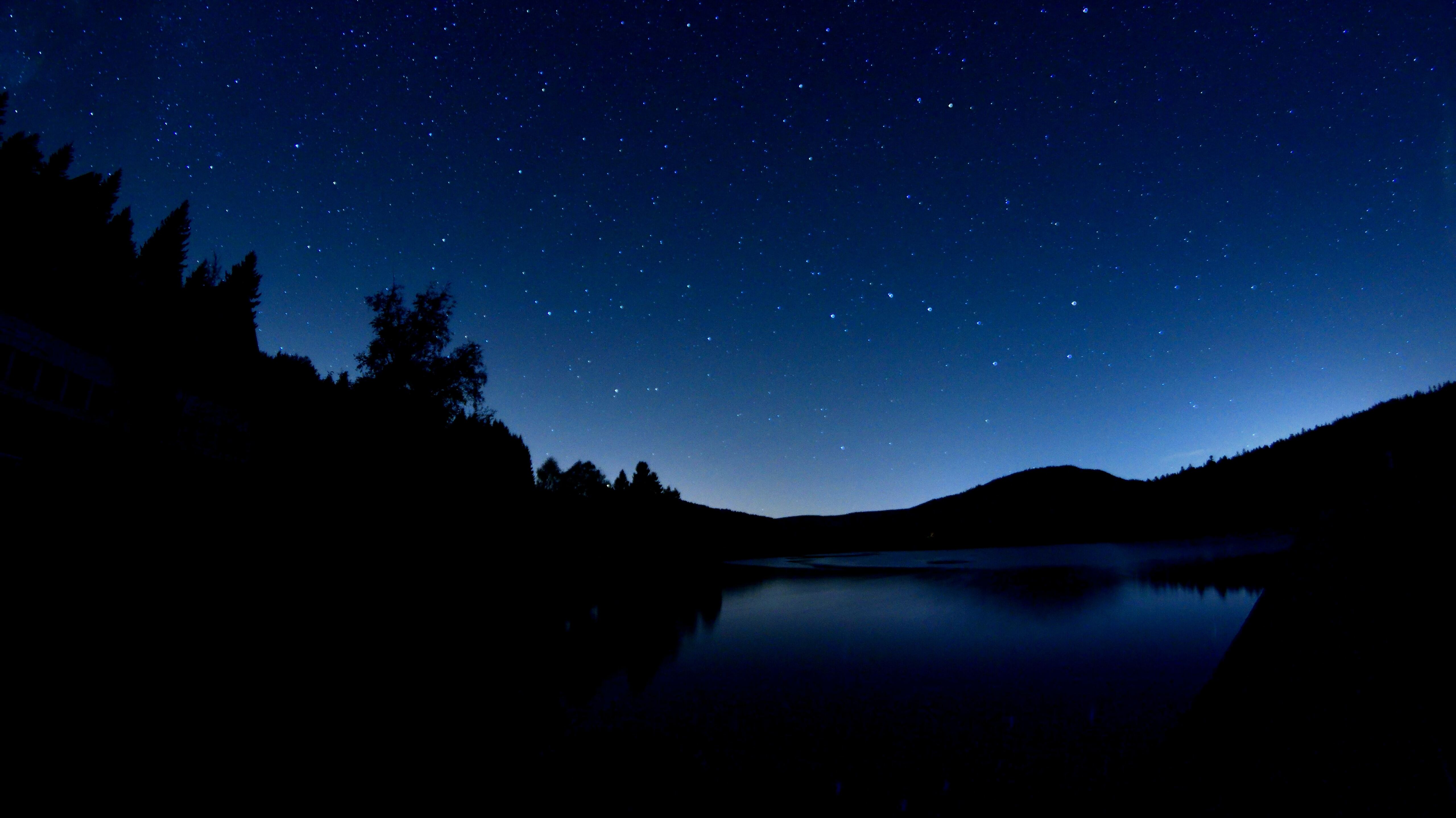 Lago notturno con stelle, 5120x2880 4K, Desktop 4K