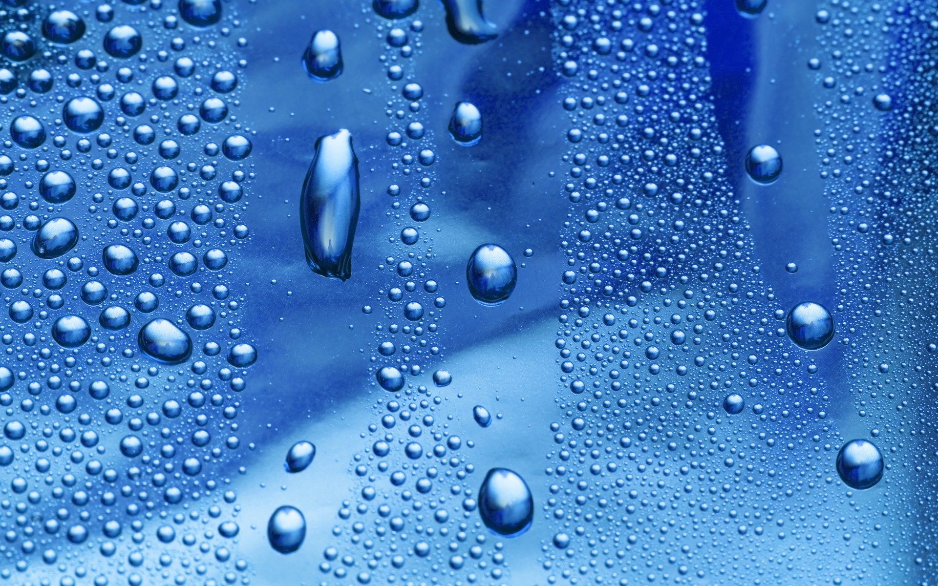 Gocce d'acqua su superficie blu, 1920x1200 Full HD+, Desktop