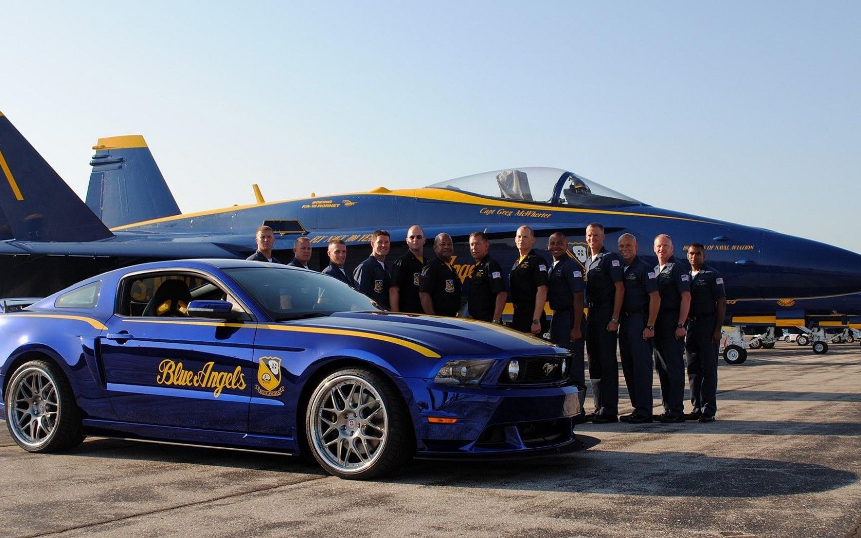 Mustang Blue Angels con jet, 1680x1050 900p, Desktop