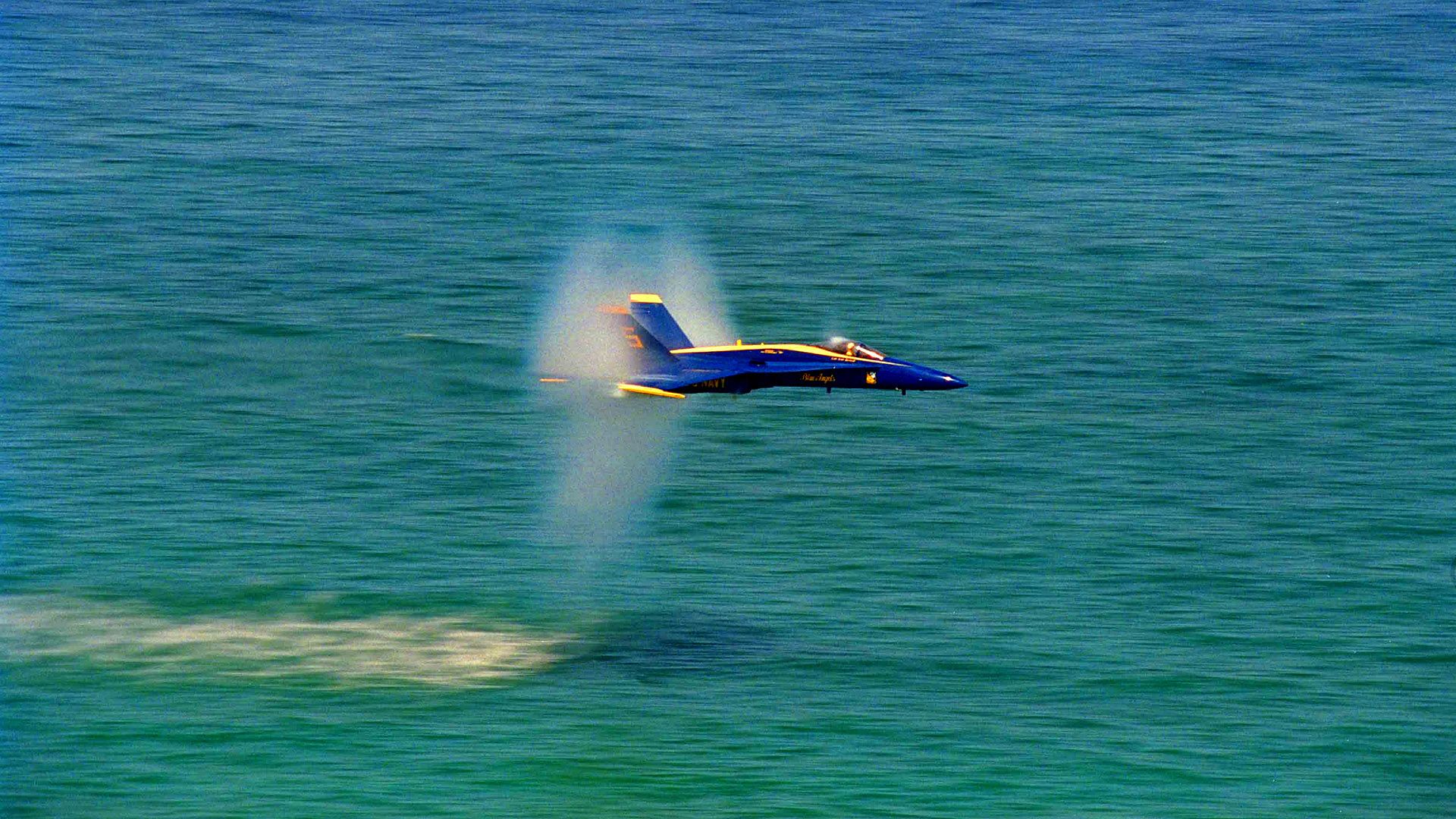 Jet F-18 Blue Angels sonic boom, 1920x1080 Full HD, Desktop