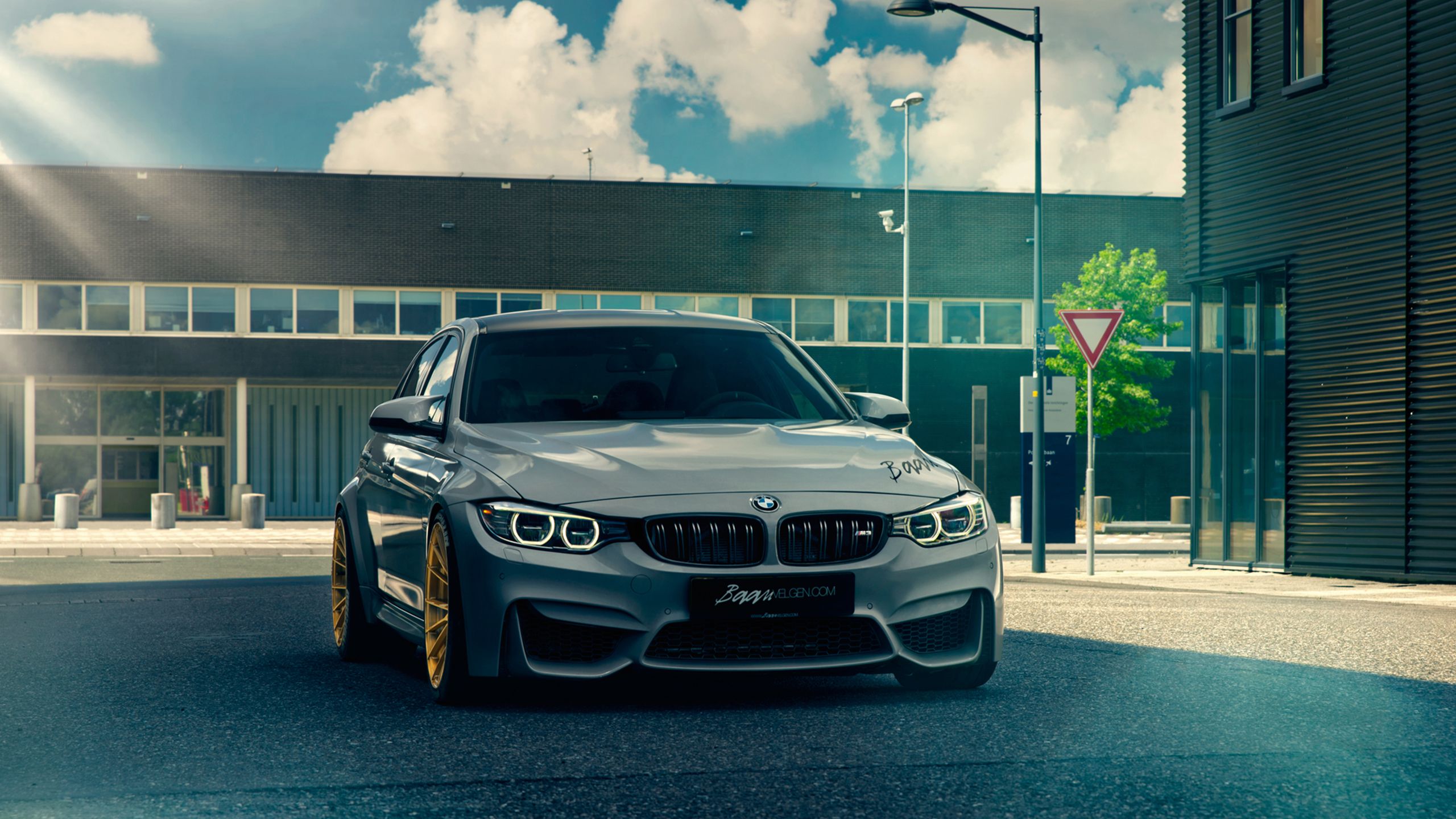 BMW M3 grigia strada, 2560x1440 1440p, Desktop