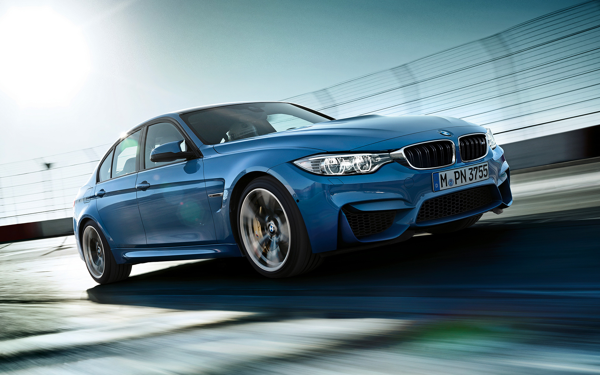 BMW M3 blu in movimento, 1920x1200 Full HD+, Laptop
