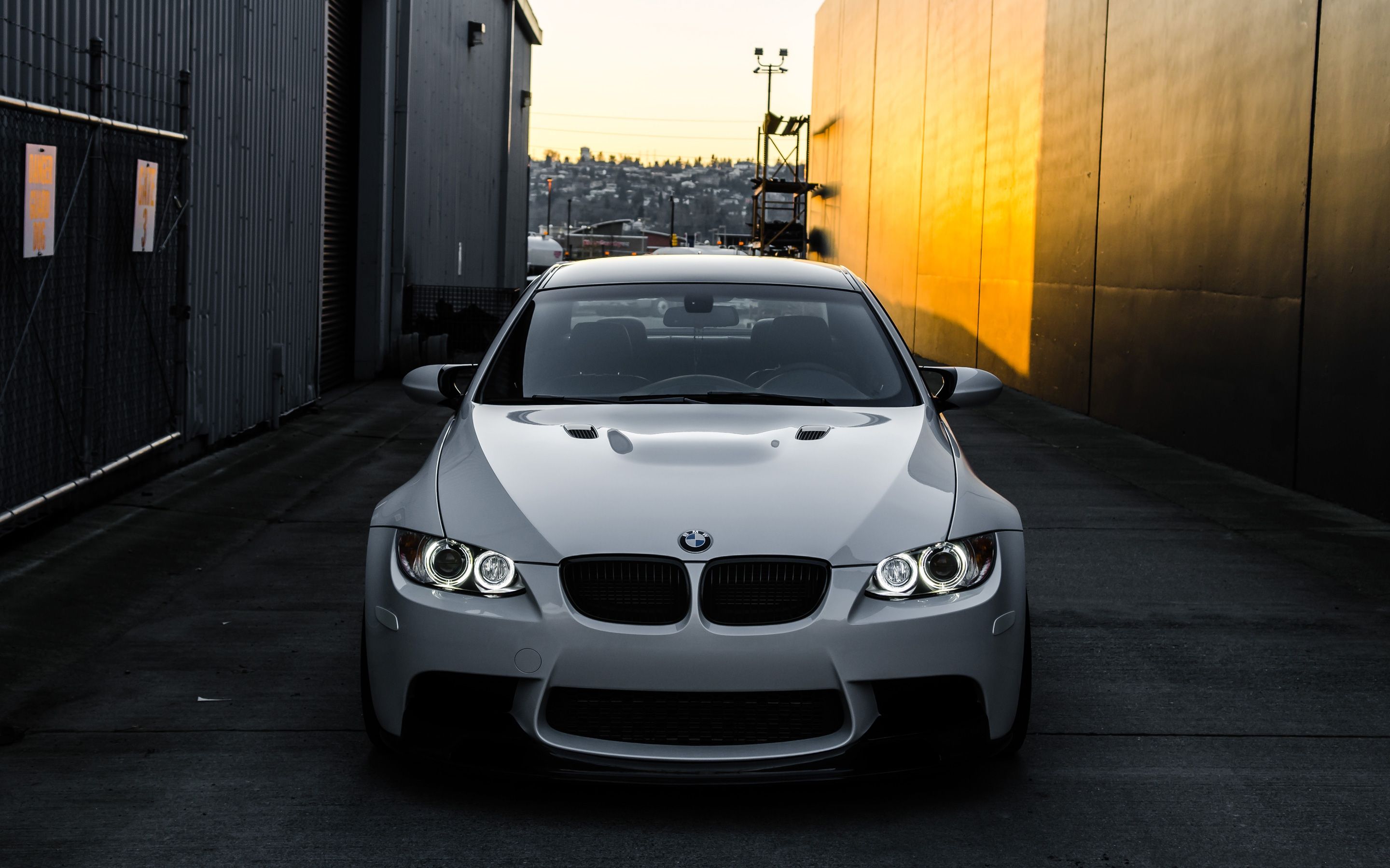 BMW M3 grigia frontale, 2880x1800 2K, Laptop