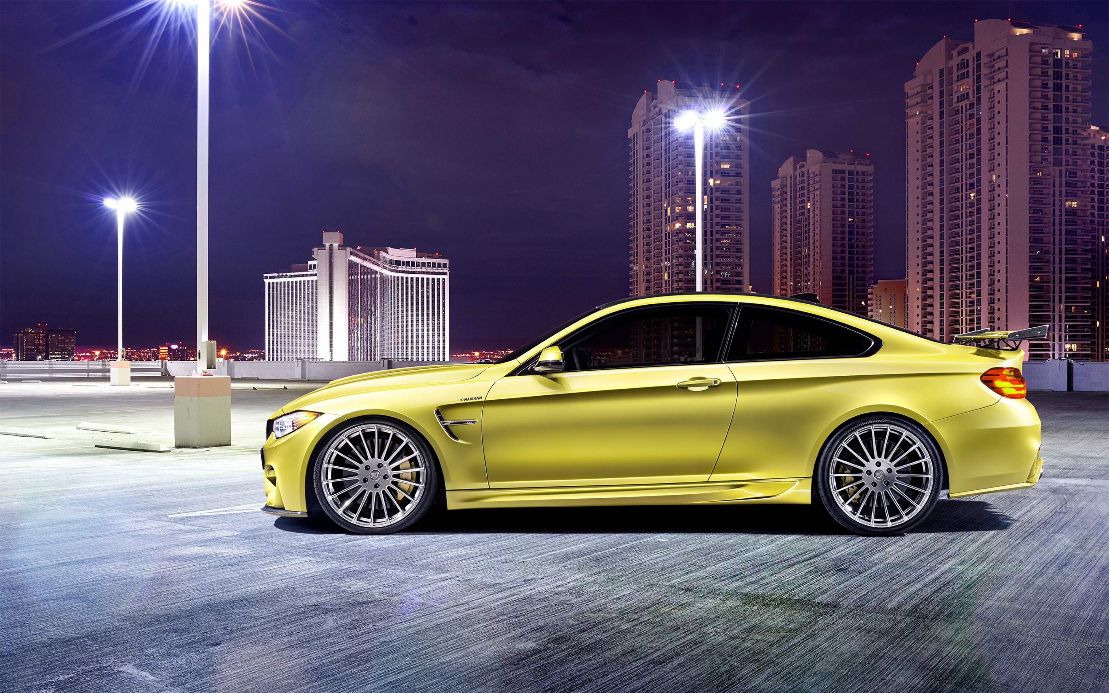 BMW M4 oro laterale grattacieli, 3840x2400 UHD, PC 4K