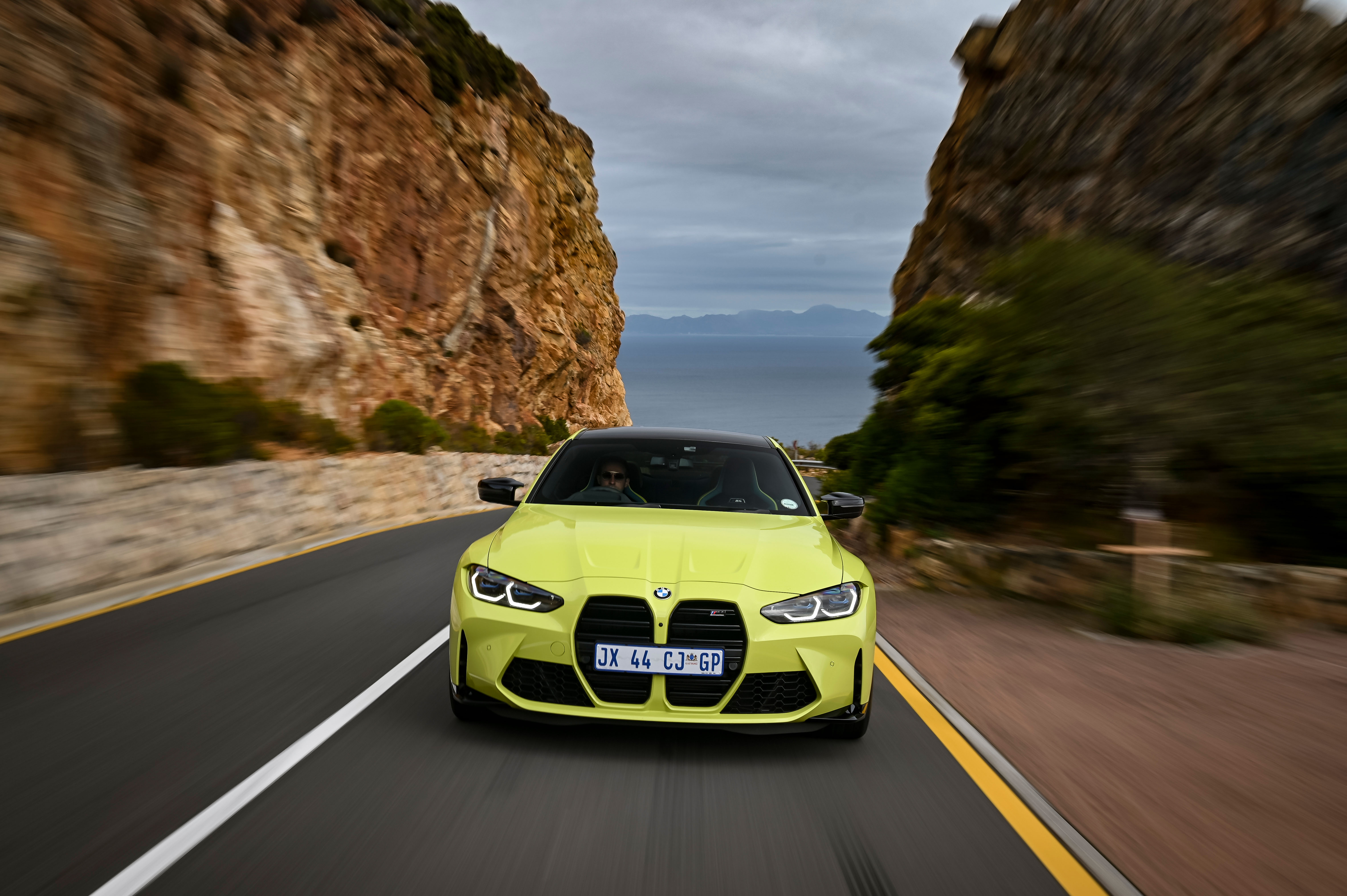 BMW M4 gialla strada costiera, 6048x4024 4K, Smart TV 4K