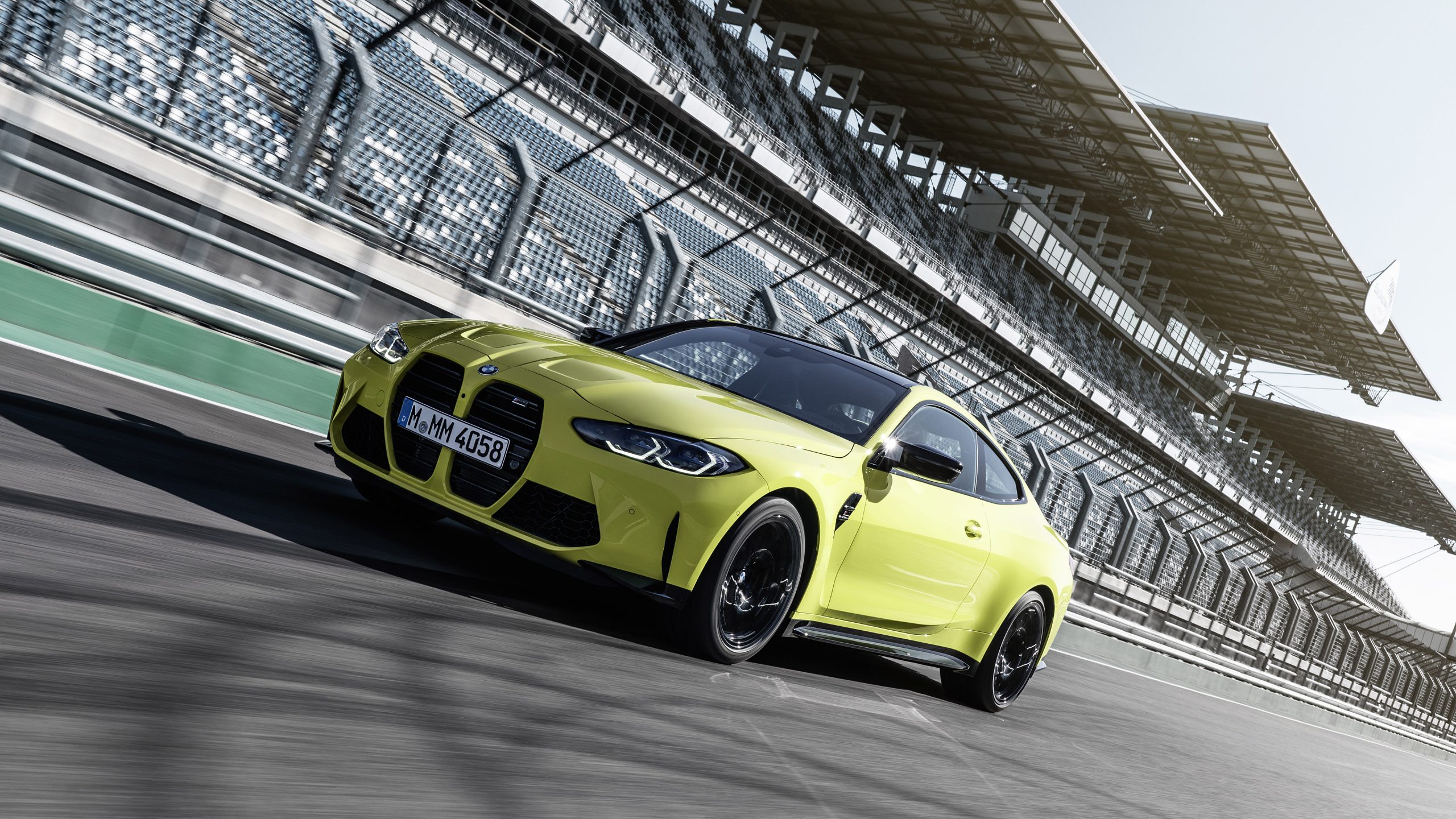 BMW M4 verde acido pista, 2560x1440 QHD, Monitor Gaming