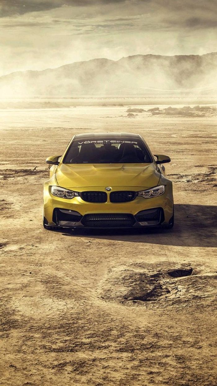 BMW M4 gialla deserto, 700x1244 Verticale, Telefono