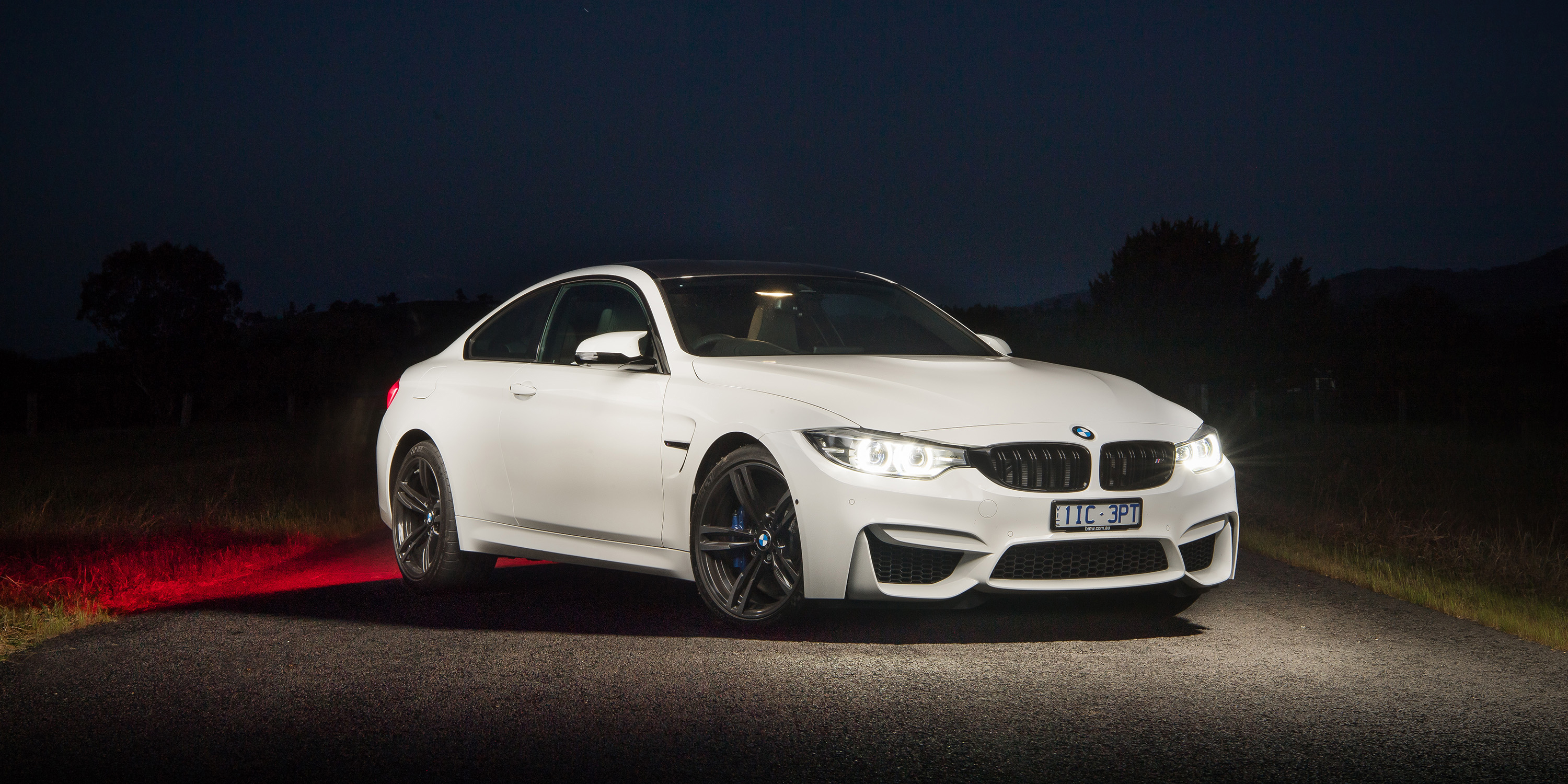 BMW M4 bianca notte, 3000x1500 1440p, Monitor Gaming