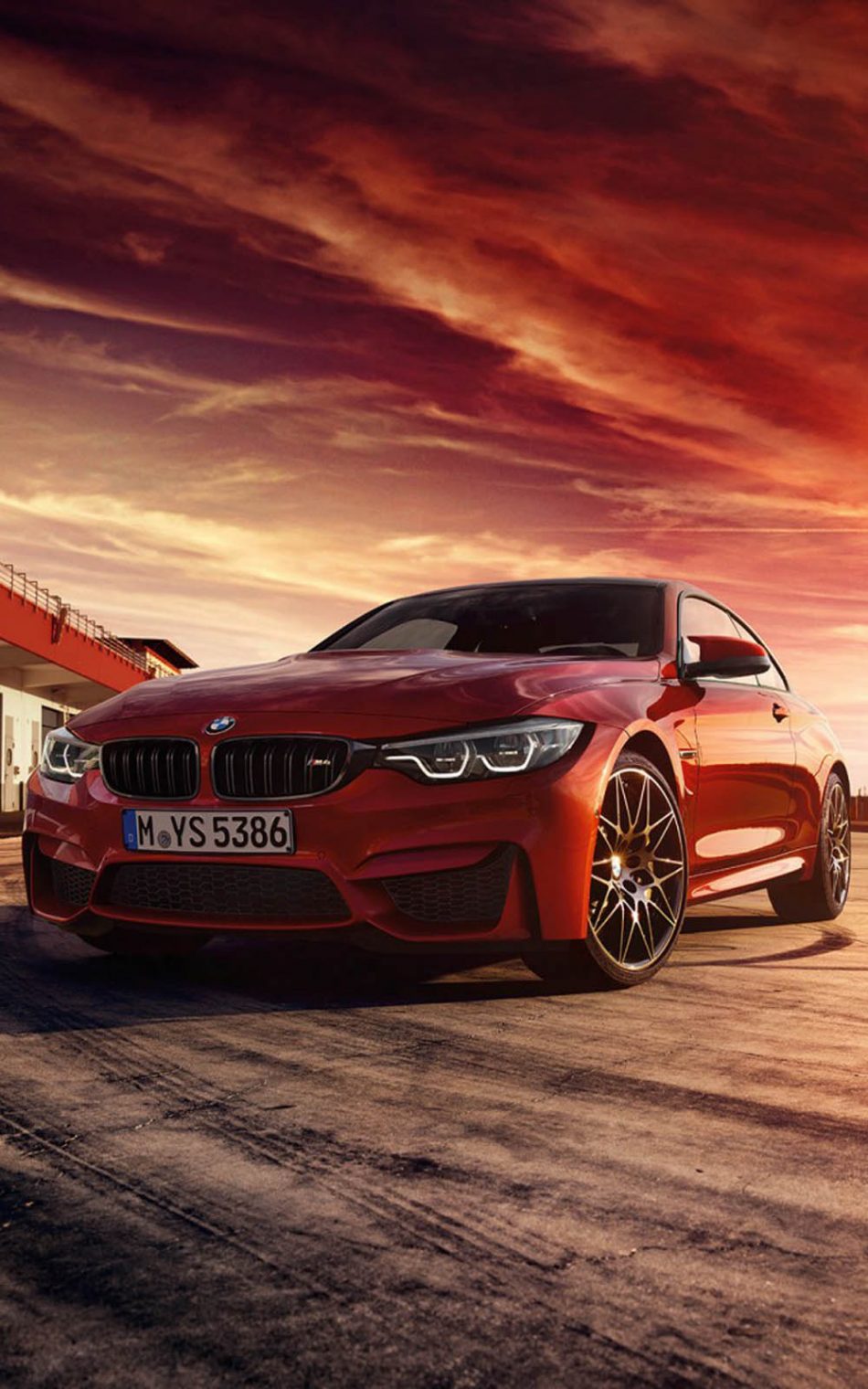 BMW M4 arancione cielo rosso, 950x1520 Verticale, POCO