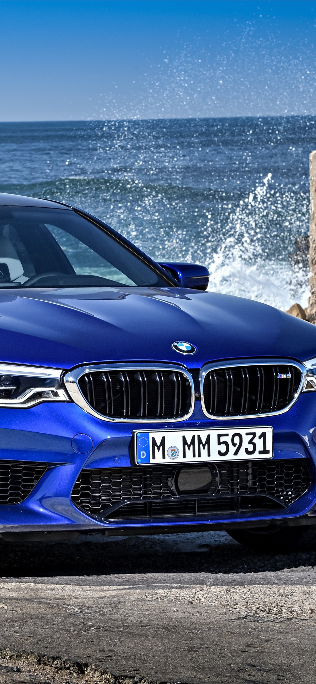 BMW M5 blu, mare, 1284x2778 Full HD Verticale, Smartphone