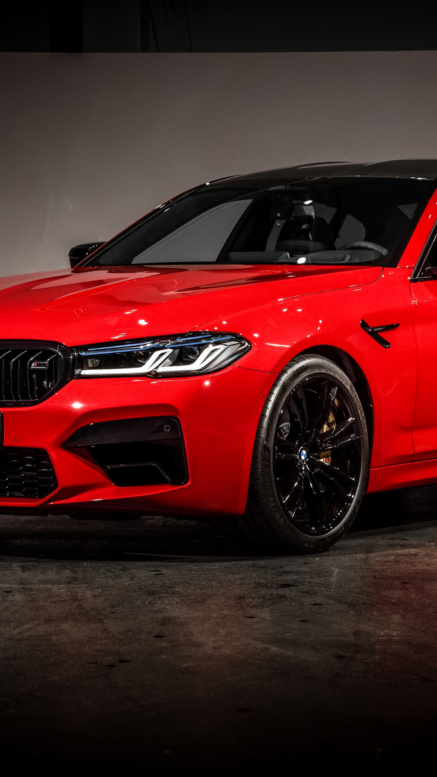 BMW M5 rossa, 1440x2560 Full HD Verticale, Smartphone