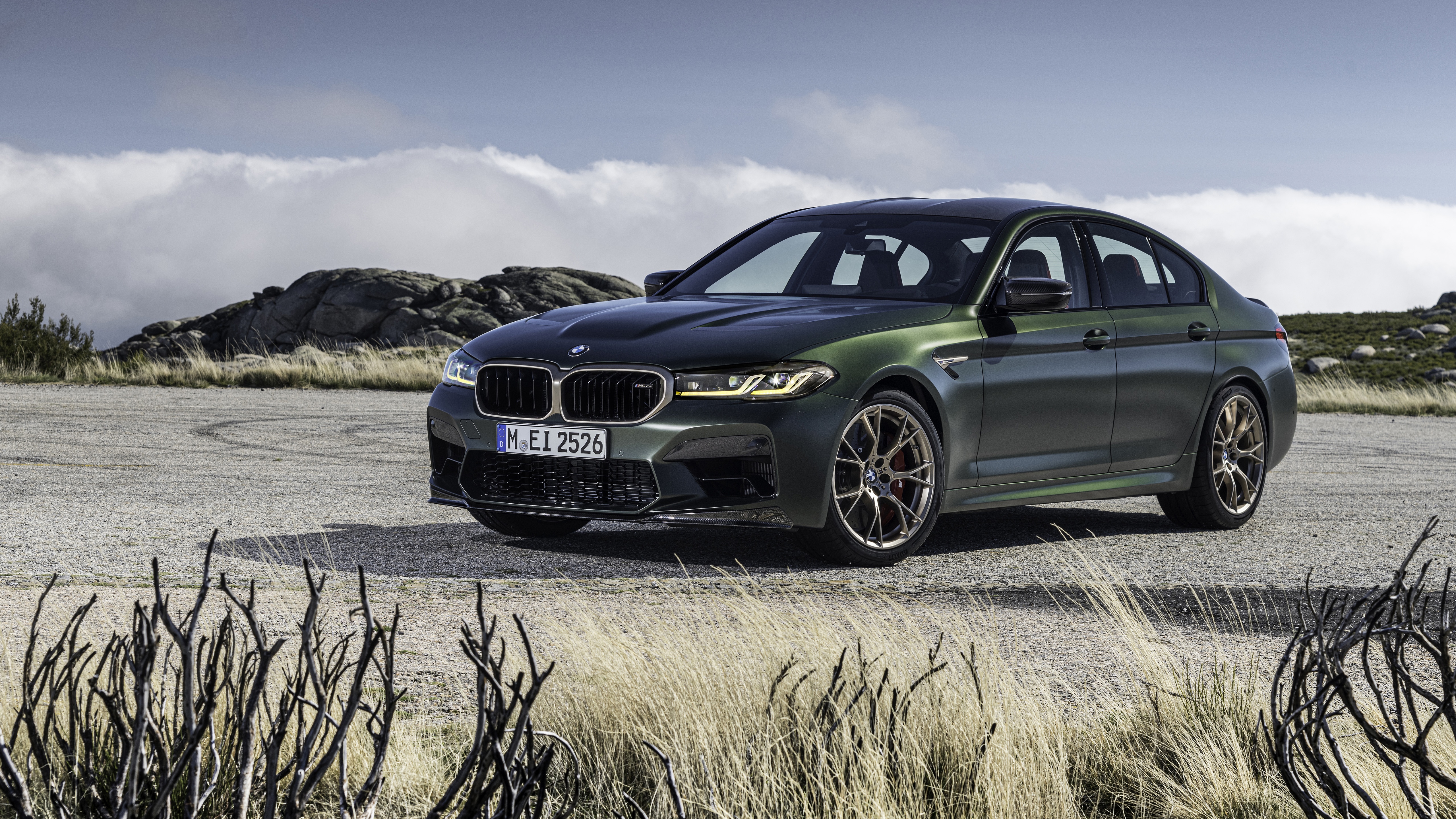 BMW M5 verde scuro, 5120x2880 4K Ultra HD, Monitor 4K