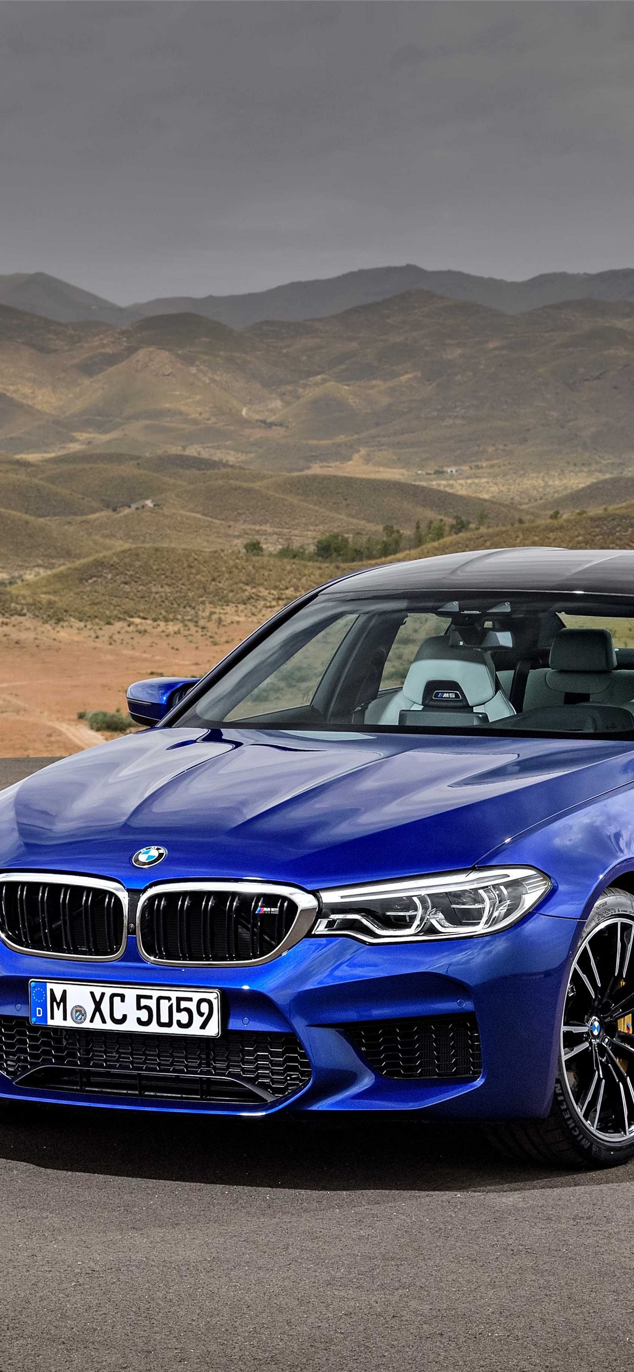 BMW M5 blu deserto, 1284x2778 Full HD Verticale, Smartphone