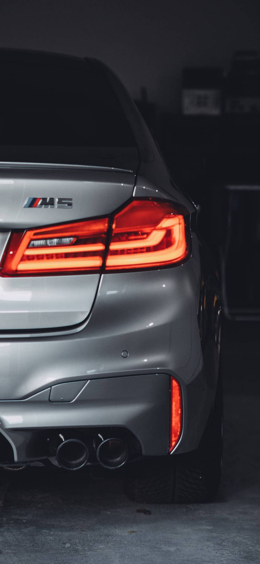 BMW M5 grigia posteriore, 887x1920 Verticale, Telefono